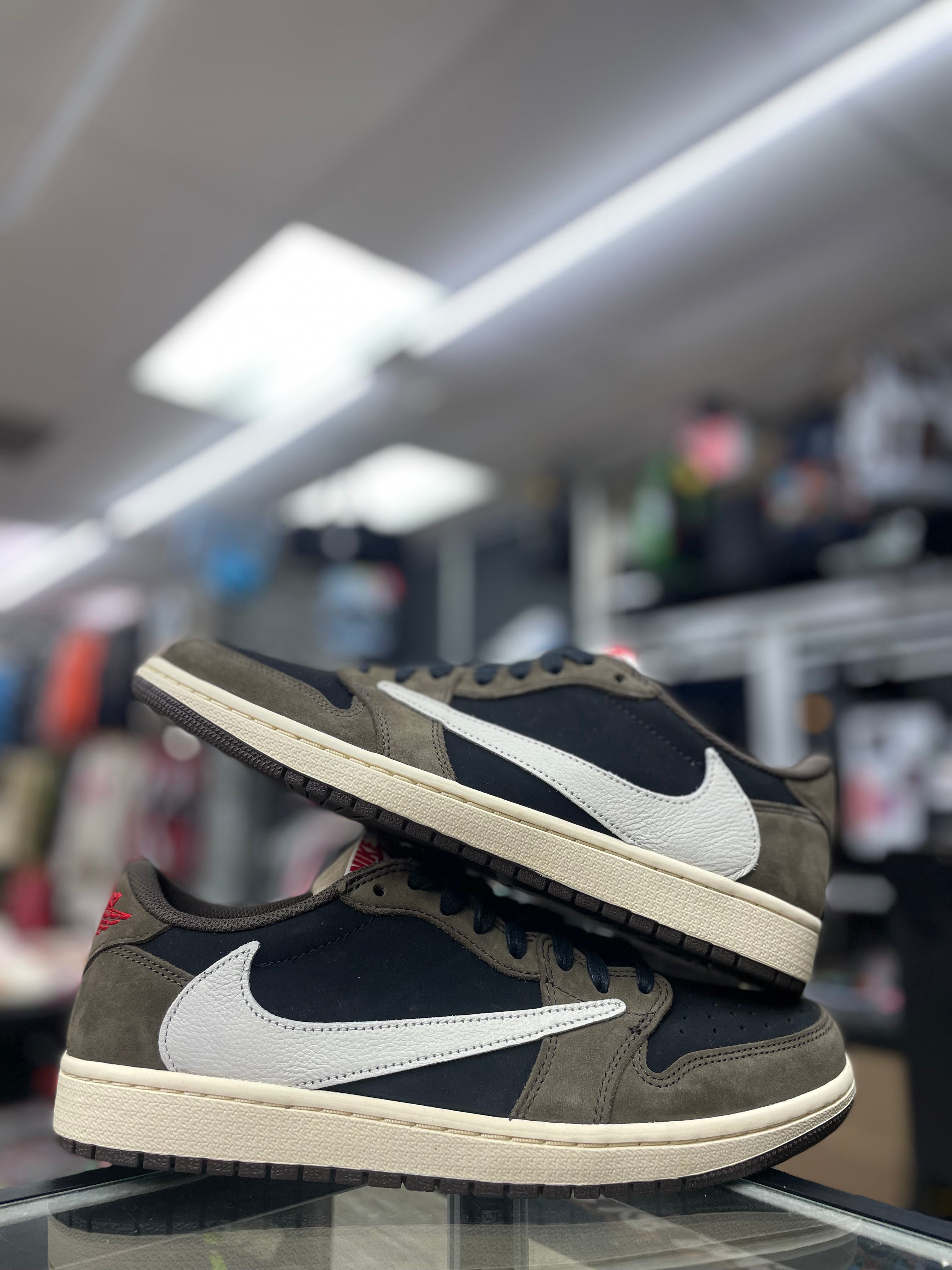 Air Jordan Retro 1 Low “Travis Scott Mocha” (CQ4277-001)