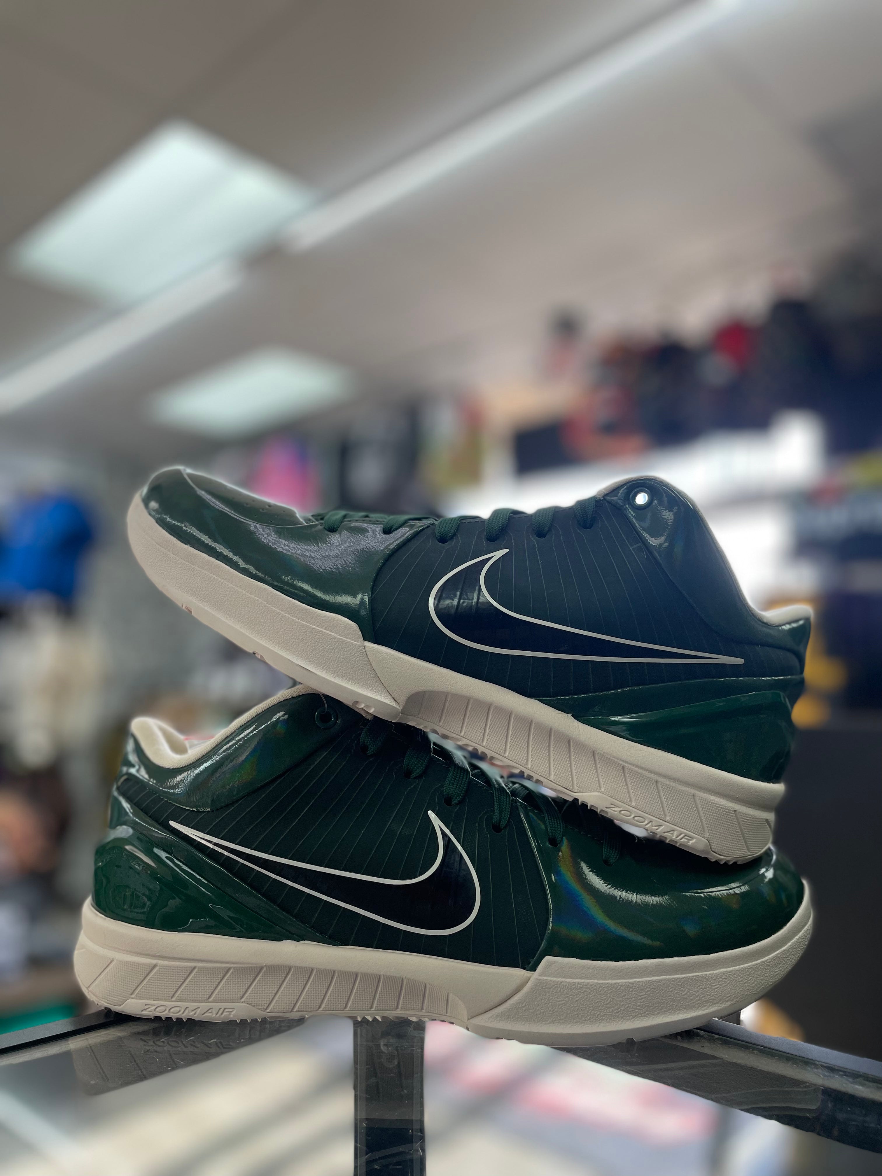 Nike Kobe 4 Protro “Undefeated Milwaukee Bucks”