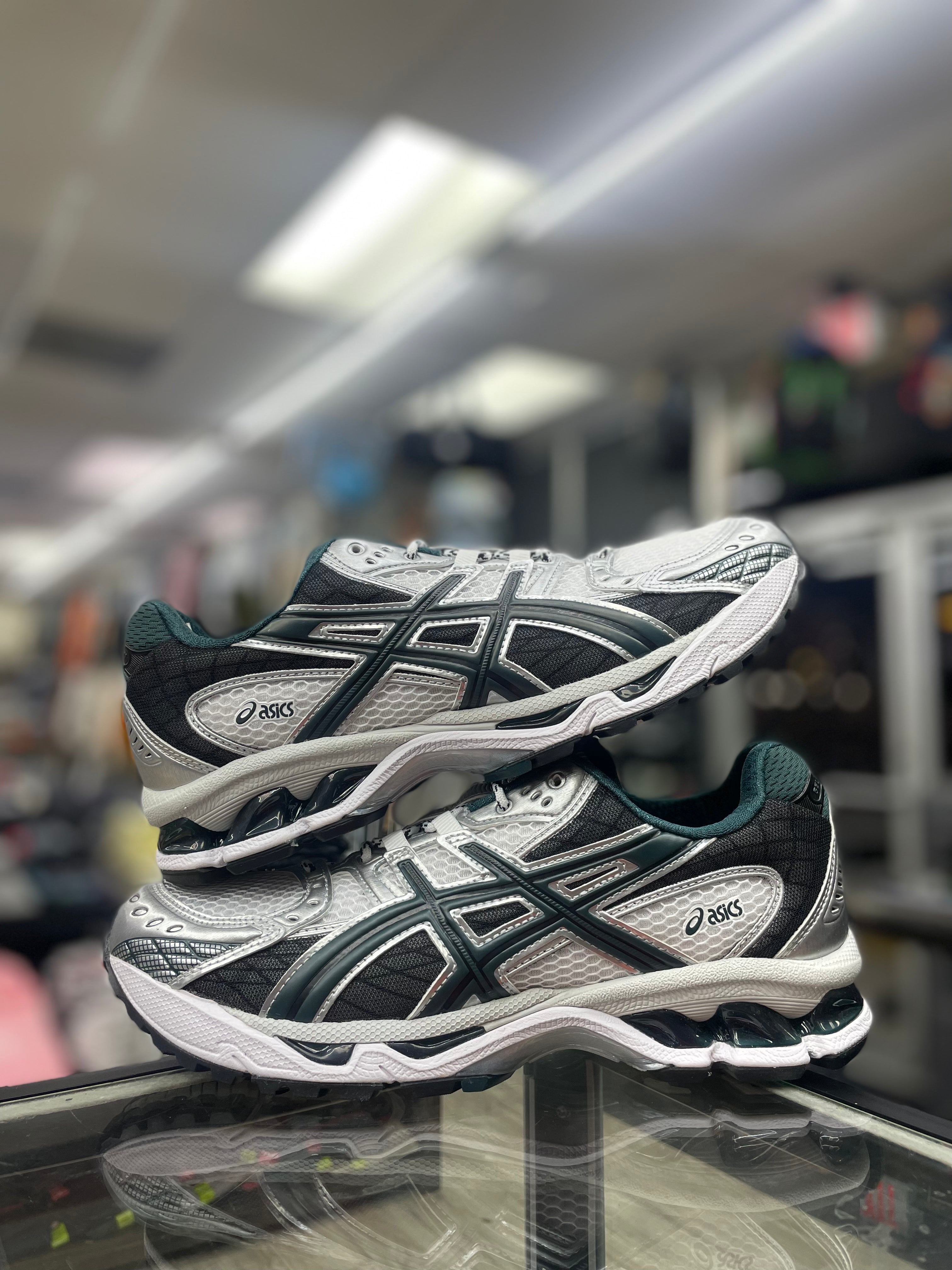 Asics Gel-Nimbus 10.1 “White Saxon Green” (1203A543-103)