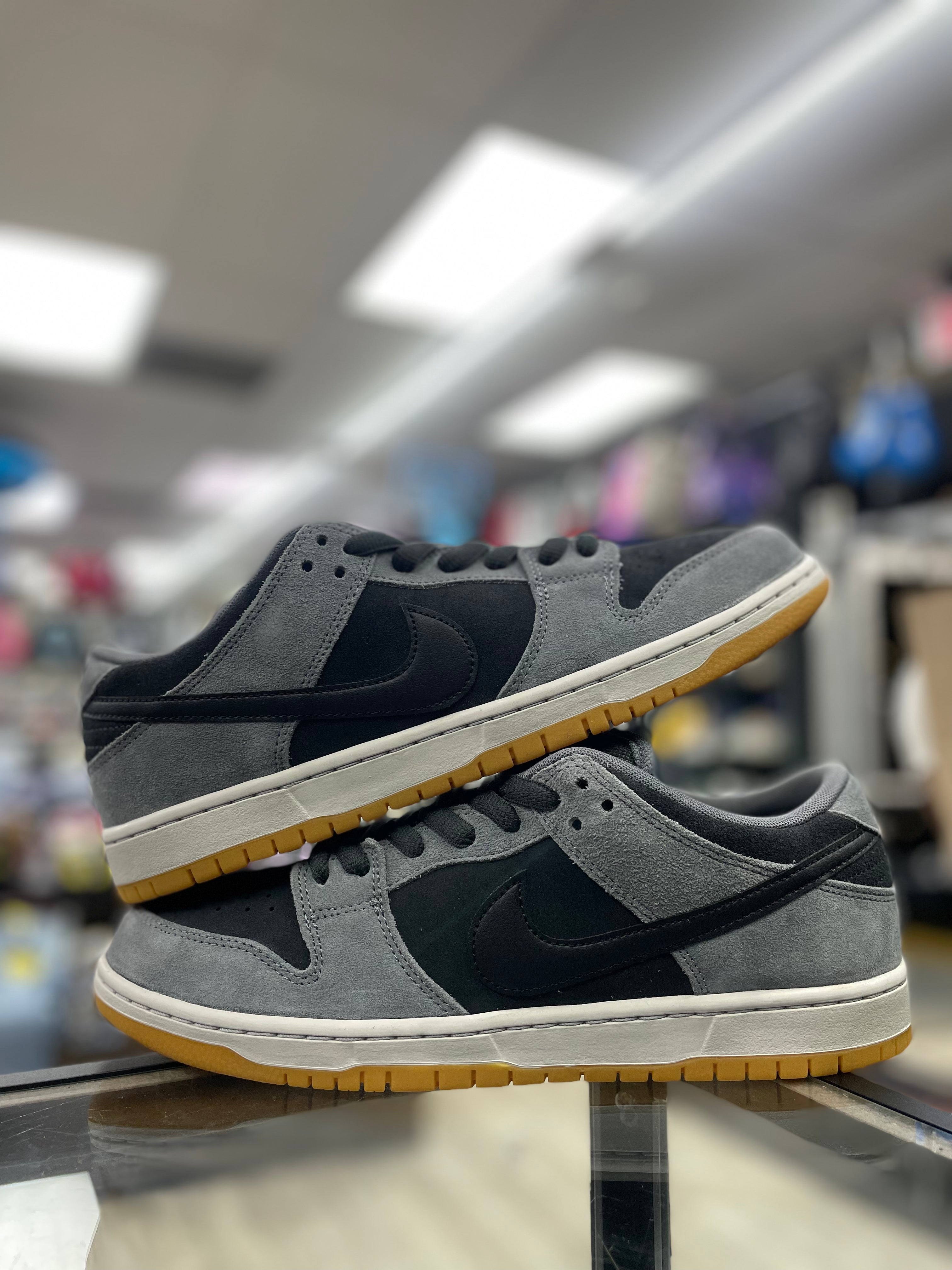 Nike SB Dunk Low “Dark Smoke Grey”