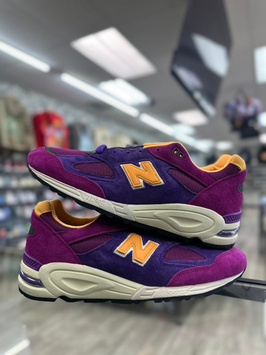 New Balance 990v2 “Teddy Santa’s Purple Yellow”