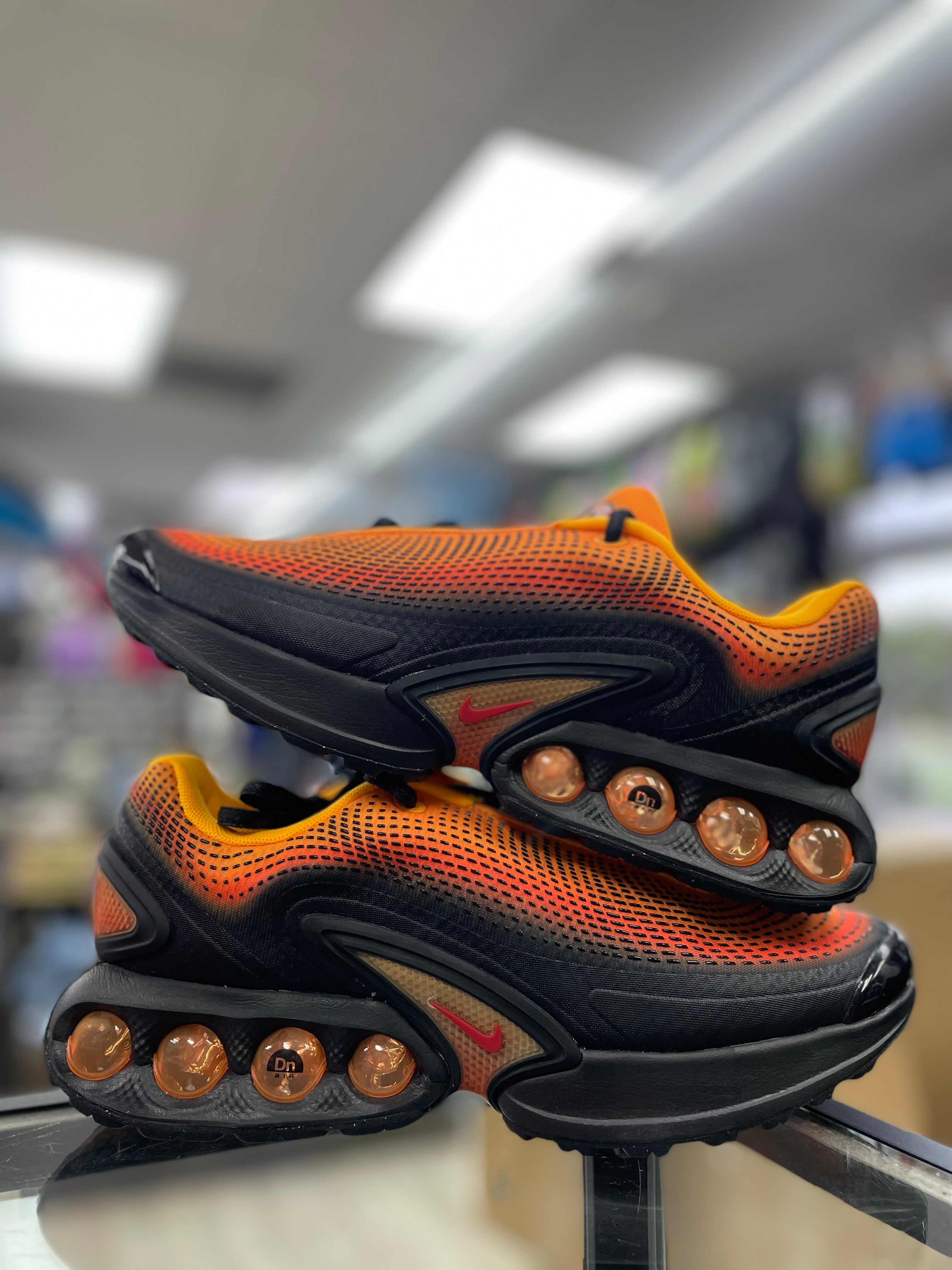 Embroidered Air Max logo on tongue