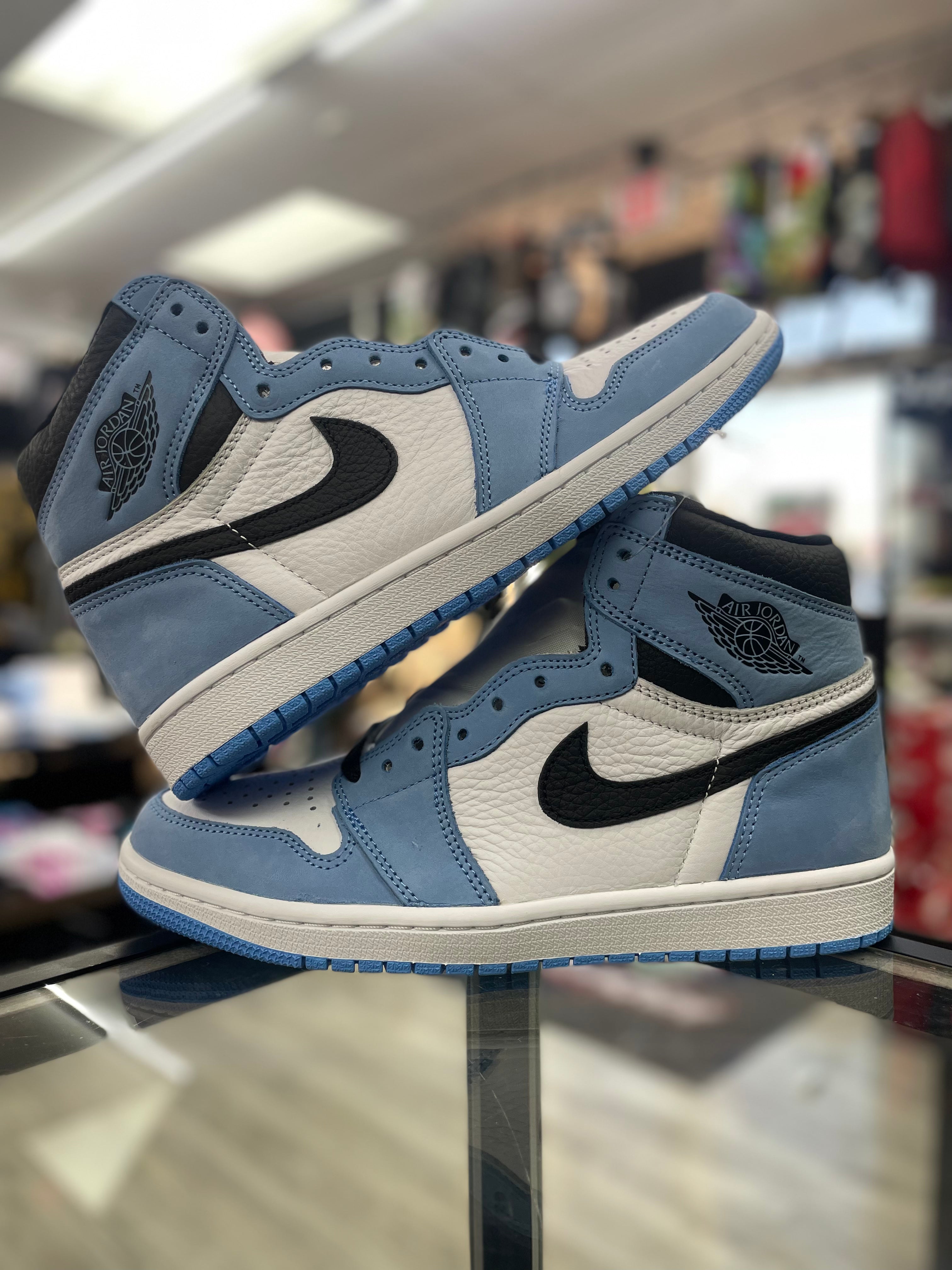 Air Jordan Retro 1 “University Blue”