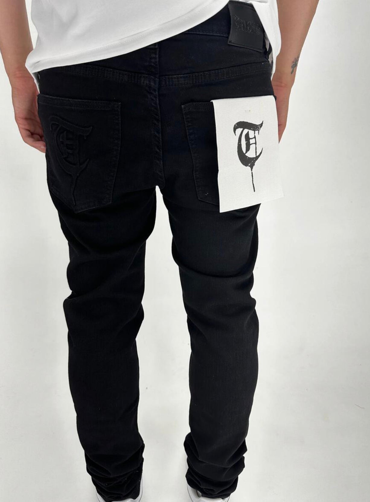 Trnchs "Flamingo" (Black Skinny Jeans)