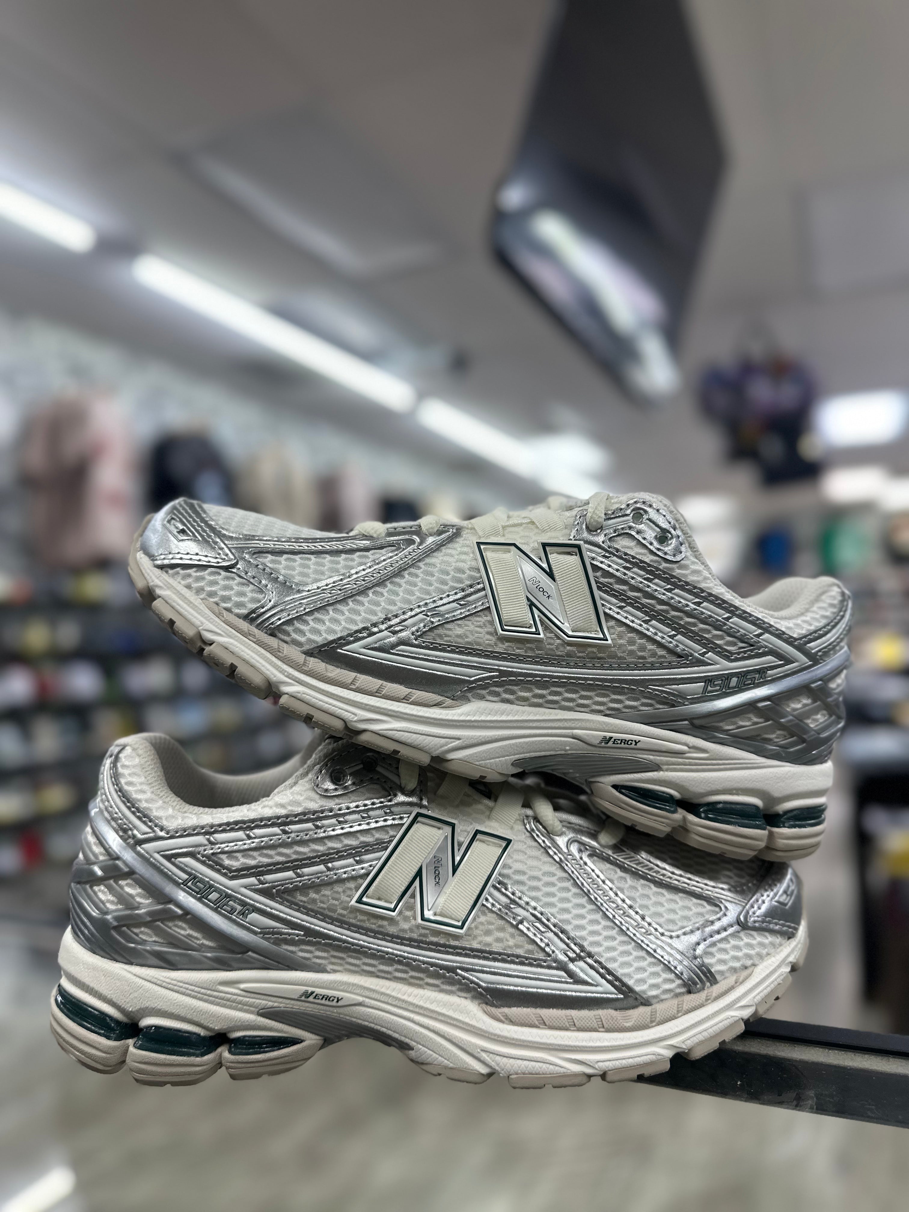 New Balance 1906R "Silver Metallic Sea Salt"