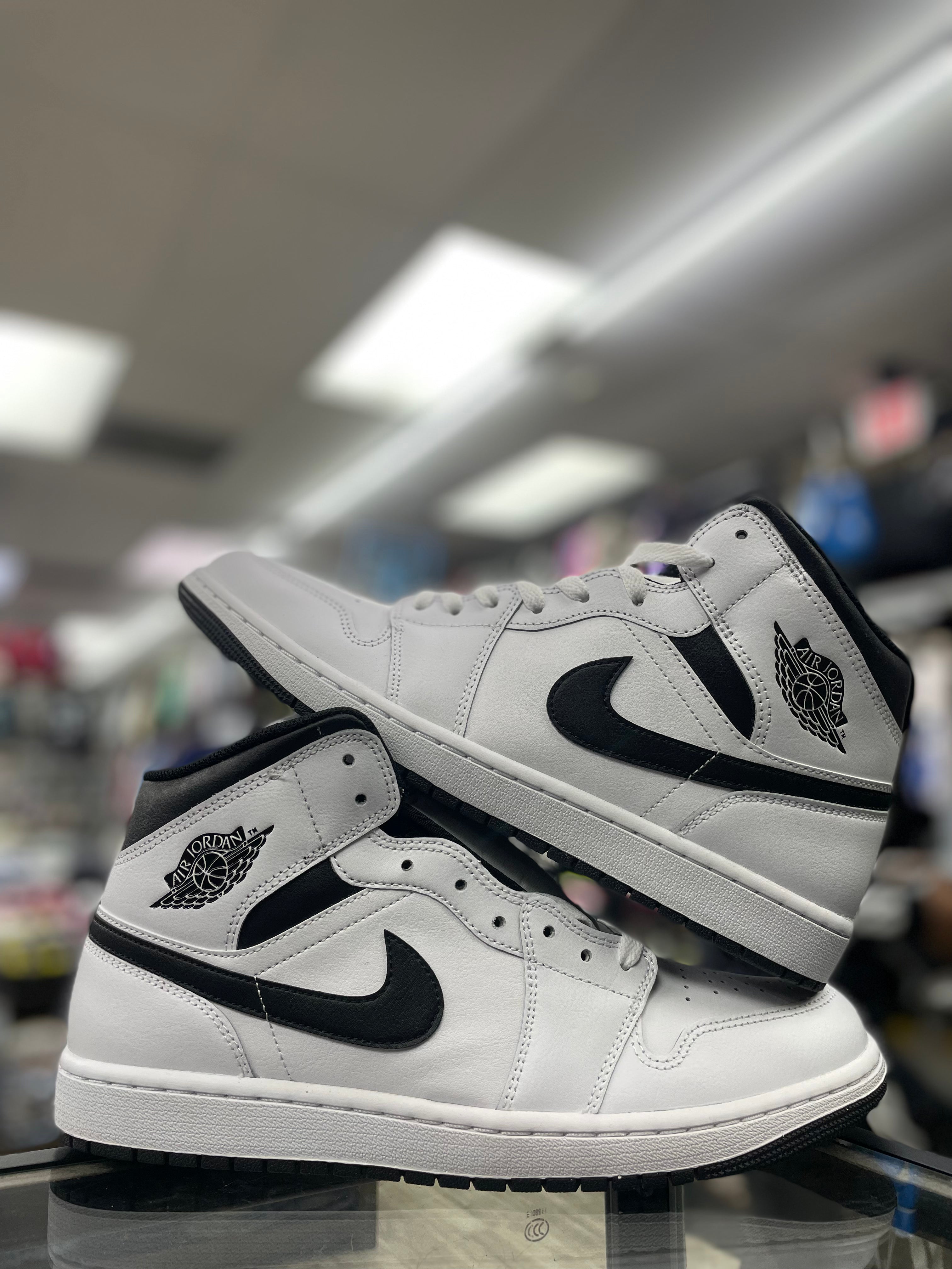 Air Jordan 1 “White Black” (MEN)