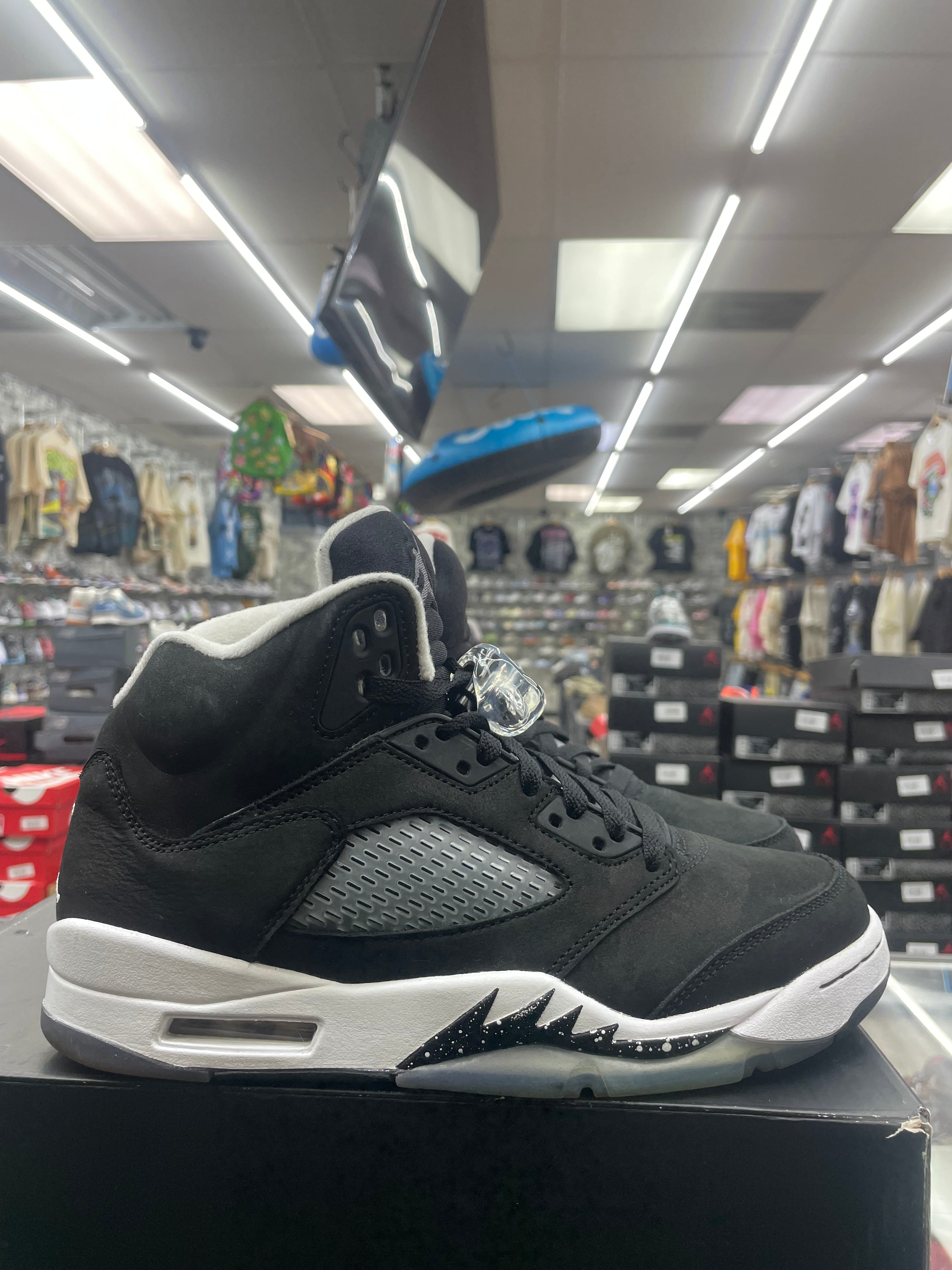 Air Jordan Retro 5 "Moonlight" *Size 8 Preowned*