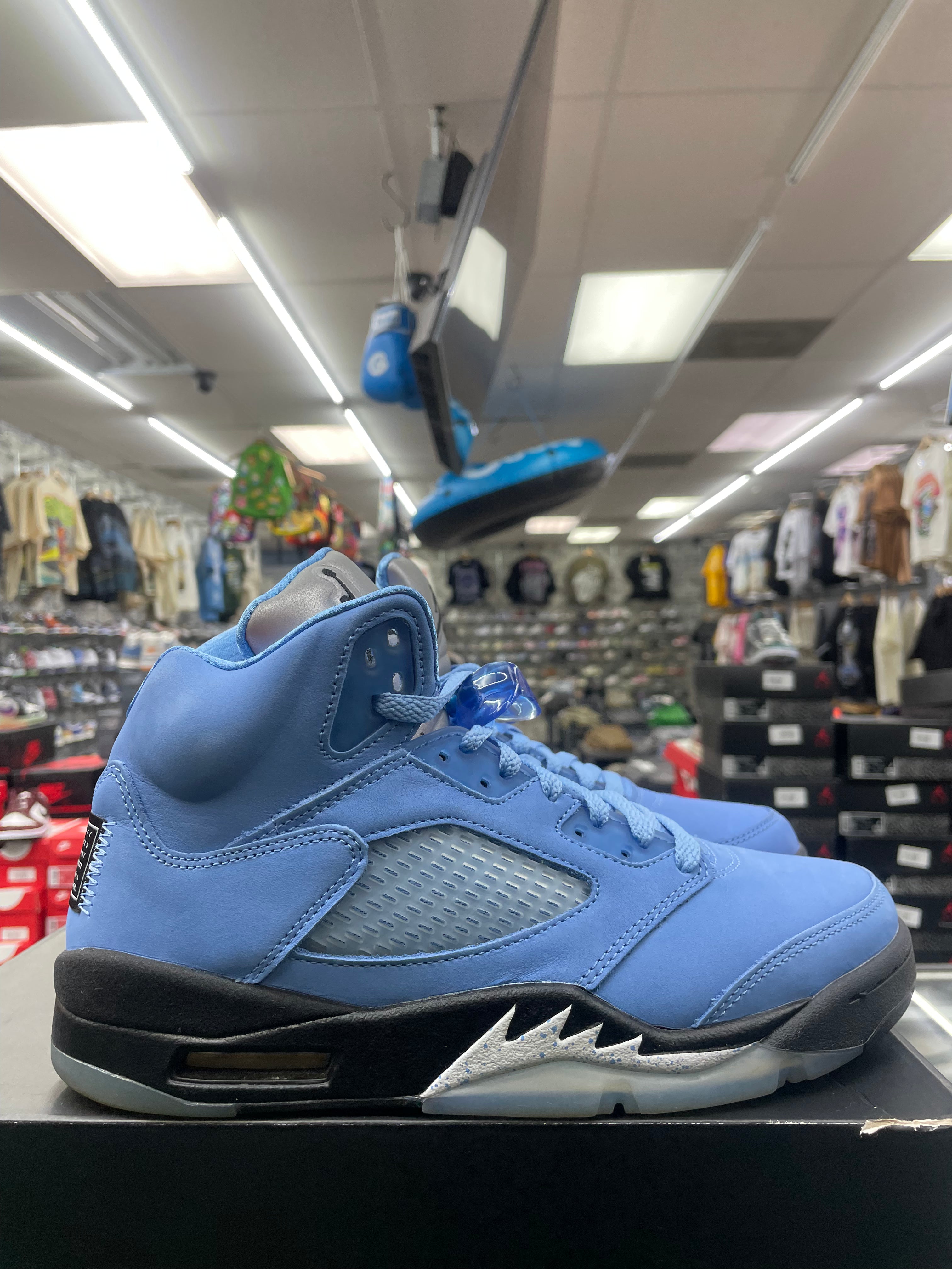 Air Jordan Retro 5 "Unc" *Size 8 Preowned*