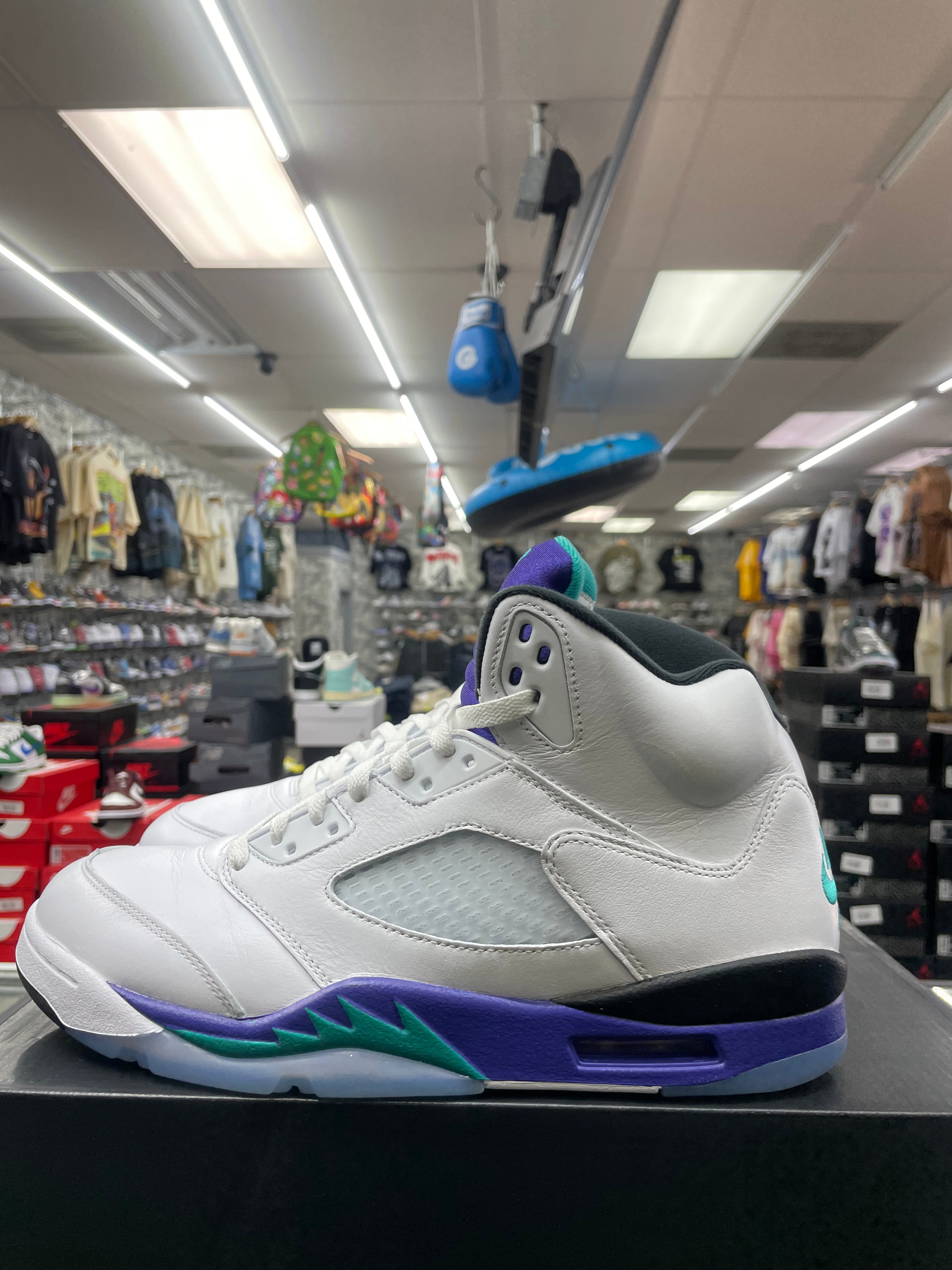 Air Jordan Retro 5 "Grape" *Size 11.5 Preowned*