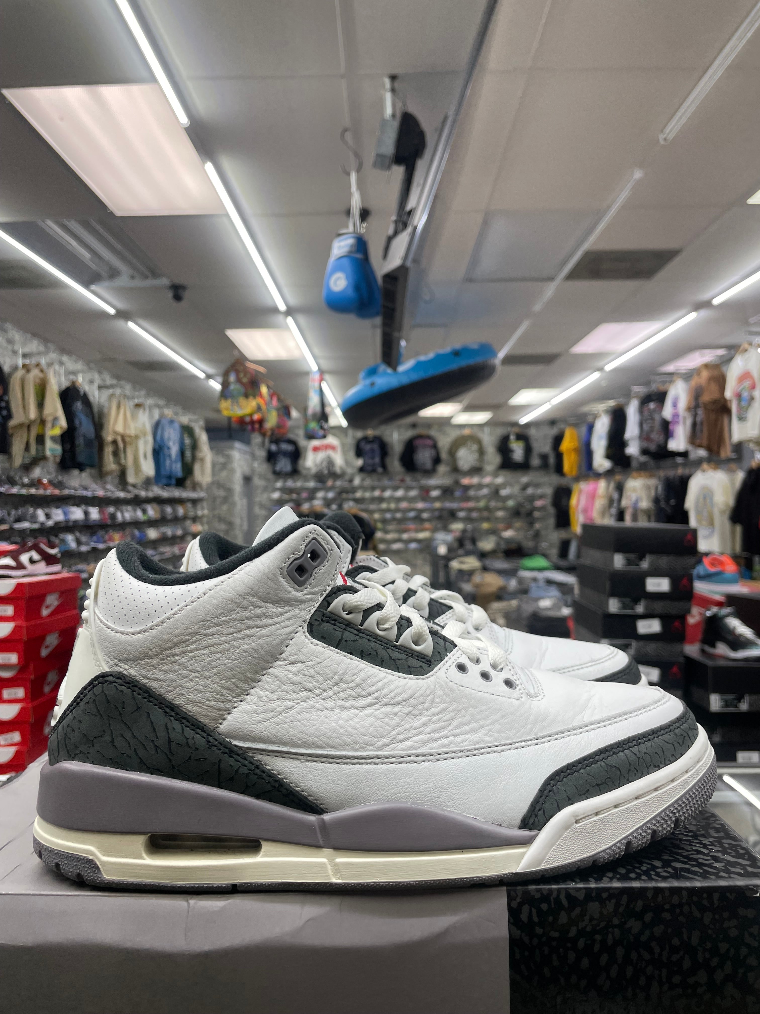 Air Jordan Retro 3 "Cement Grey" *Size 8.5 Preowned*