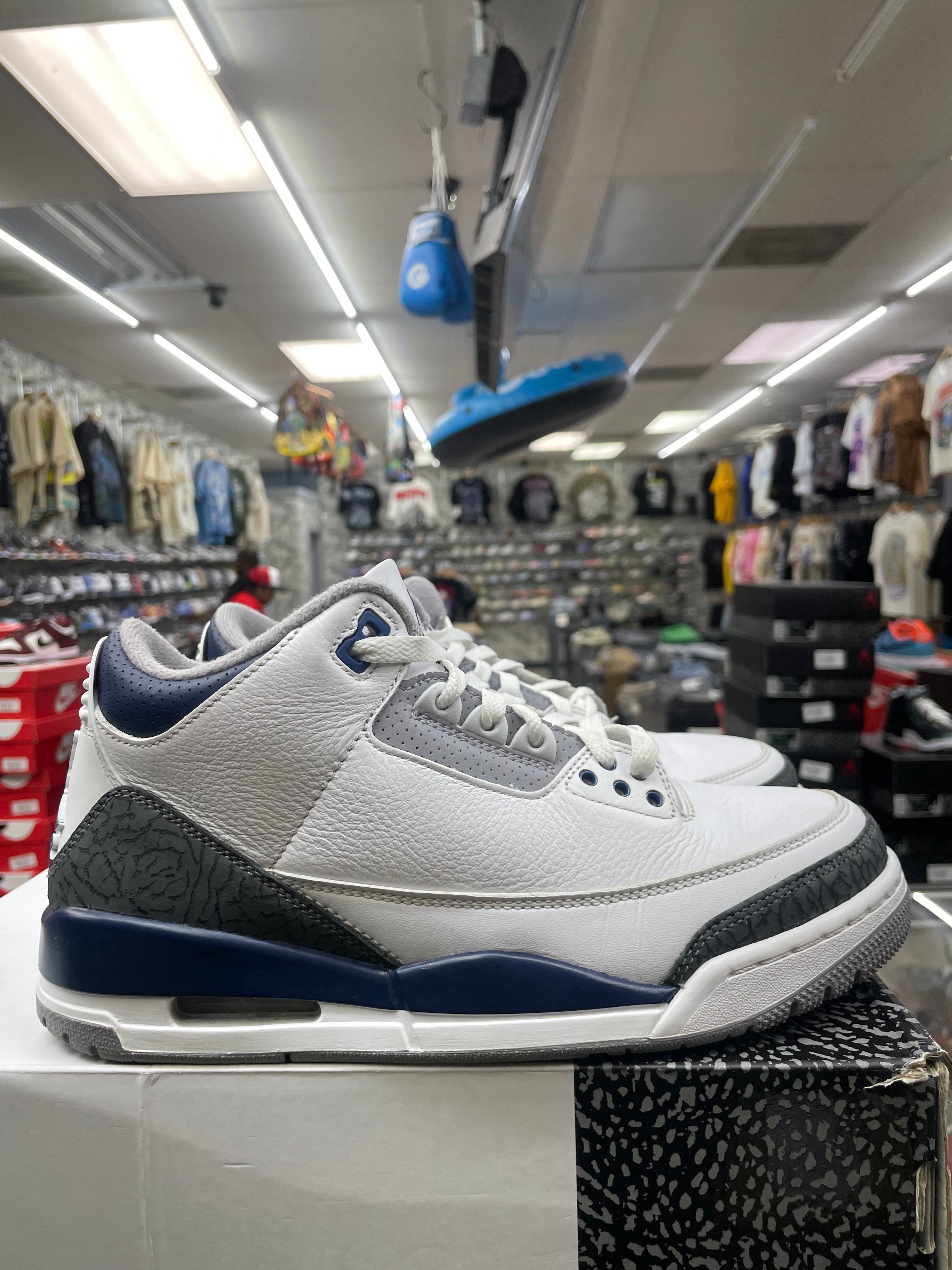 Air Jordan Retro 3 "Midnight Navy" *Size 8 Preowned*