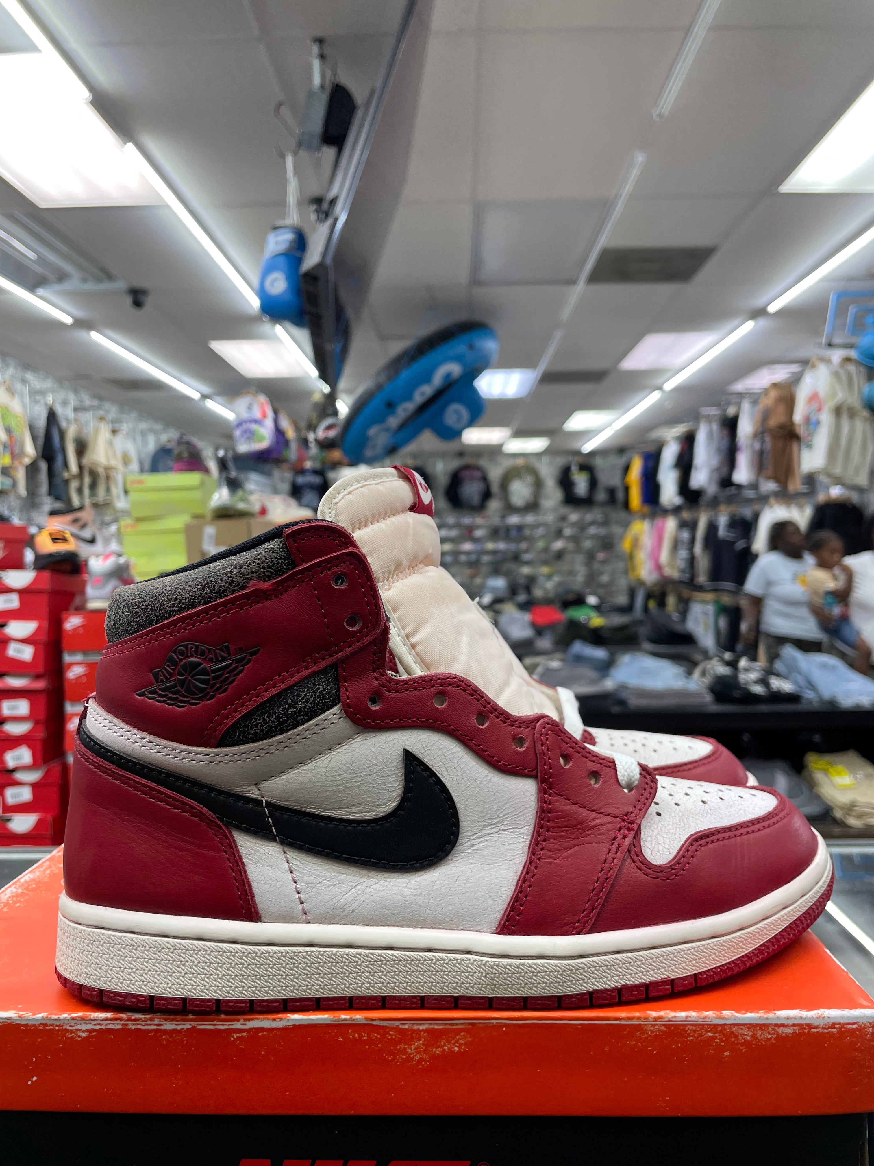 Air Jordan 1 “Chicago Lost And Found” *Size 8 Preowned*