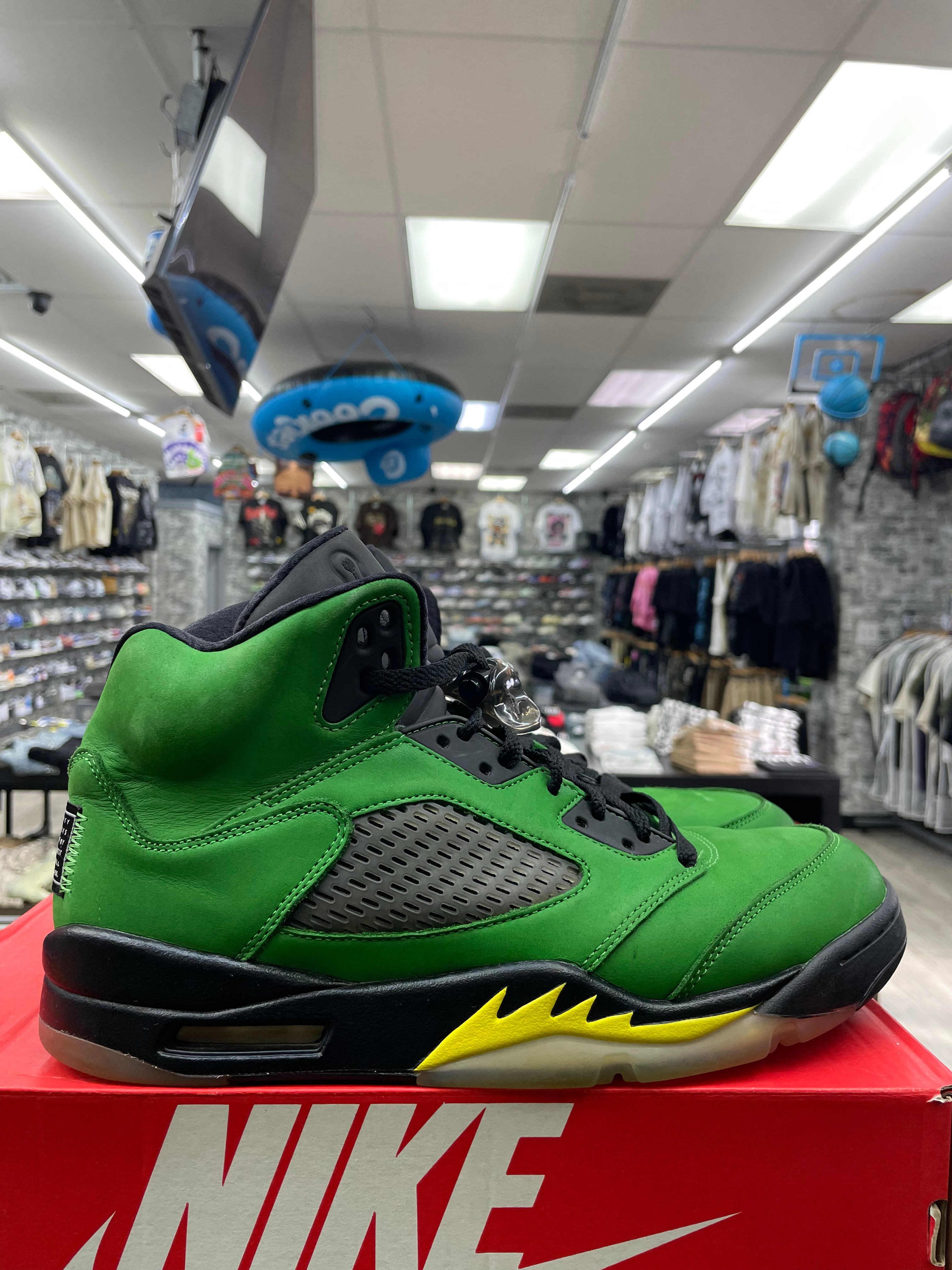 Air Jordan Retro 5 “Se Oregon” *Size 10 Preowned*