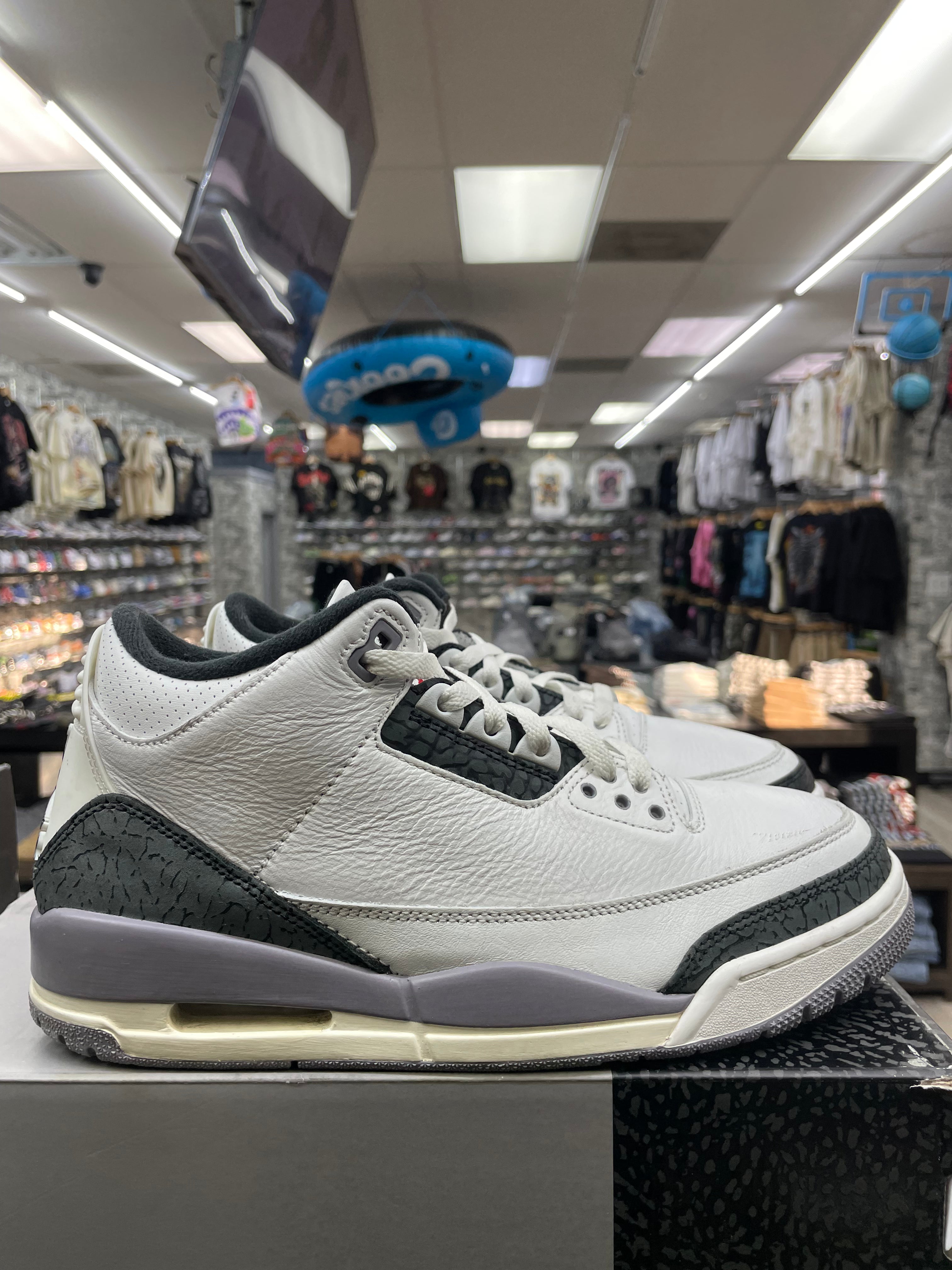 Air Jordan Retro 3 "Cement Grey" *Size 9.5 Preowned*