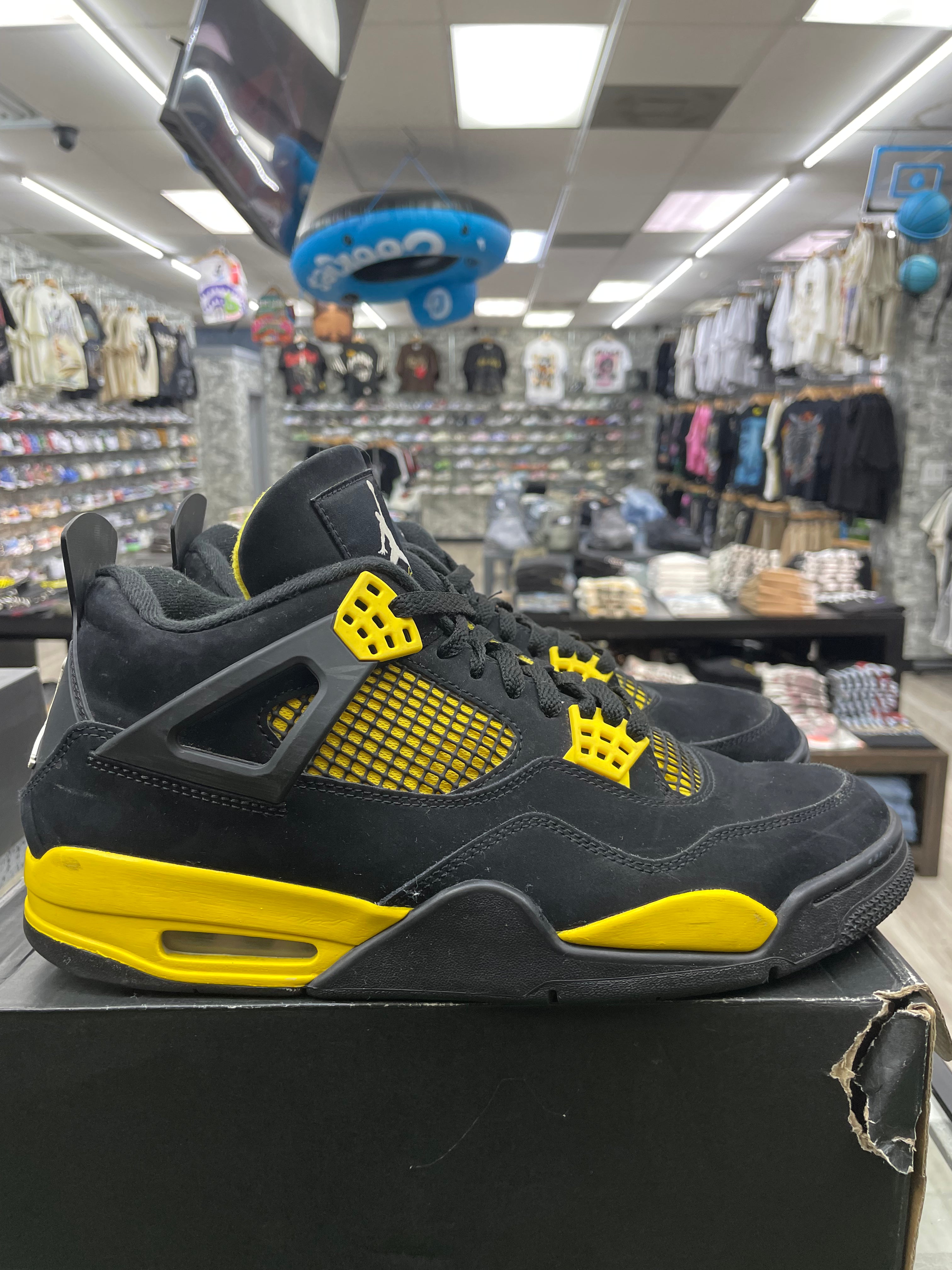 Air Jordan Retro 4 "Yellow Thunder" *Size 11 Preowned*