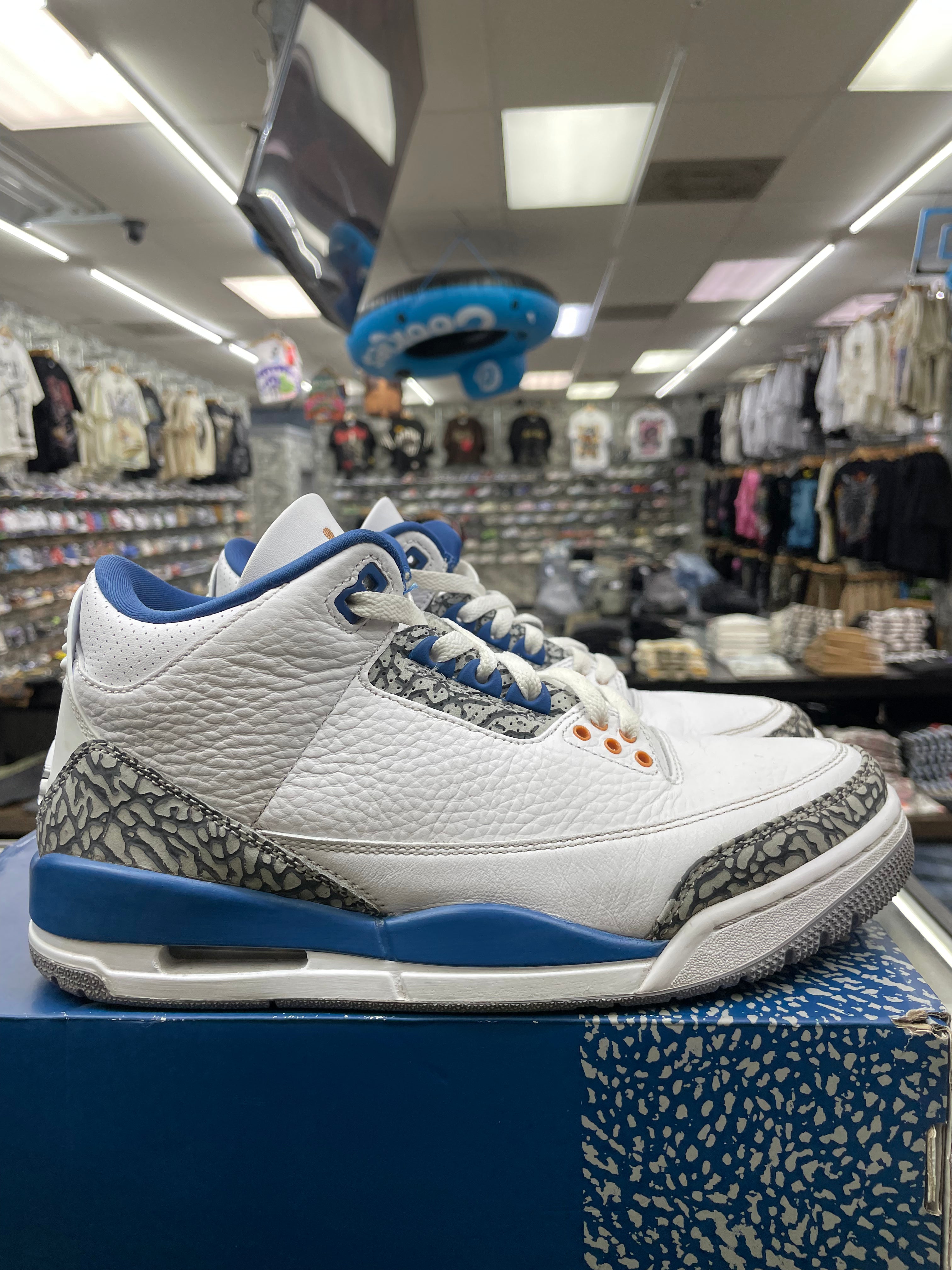 Air Jordan Retro 3 "Wizards"  *Size 8.5 Preowned*