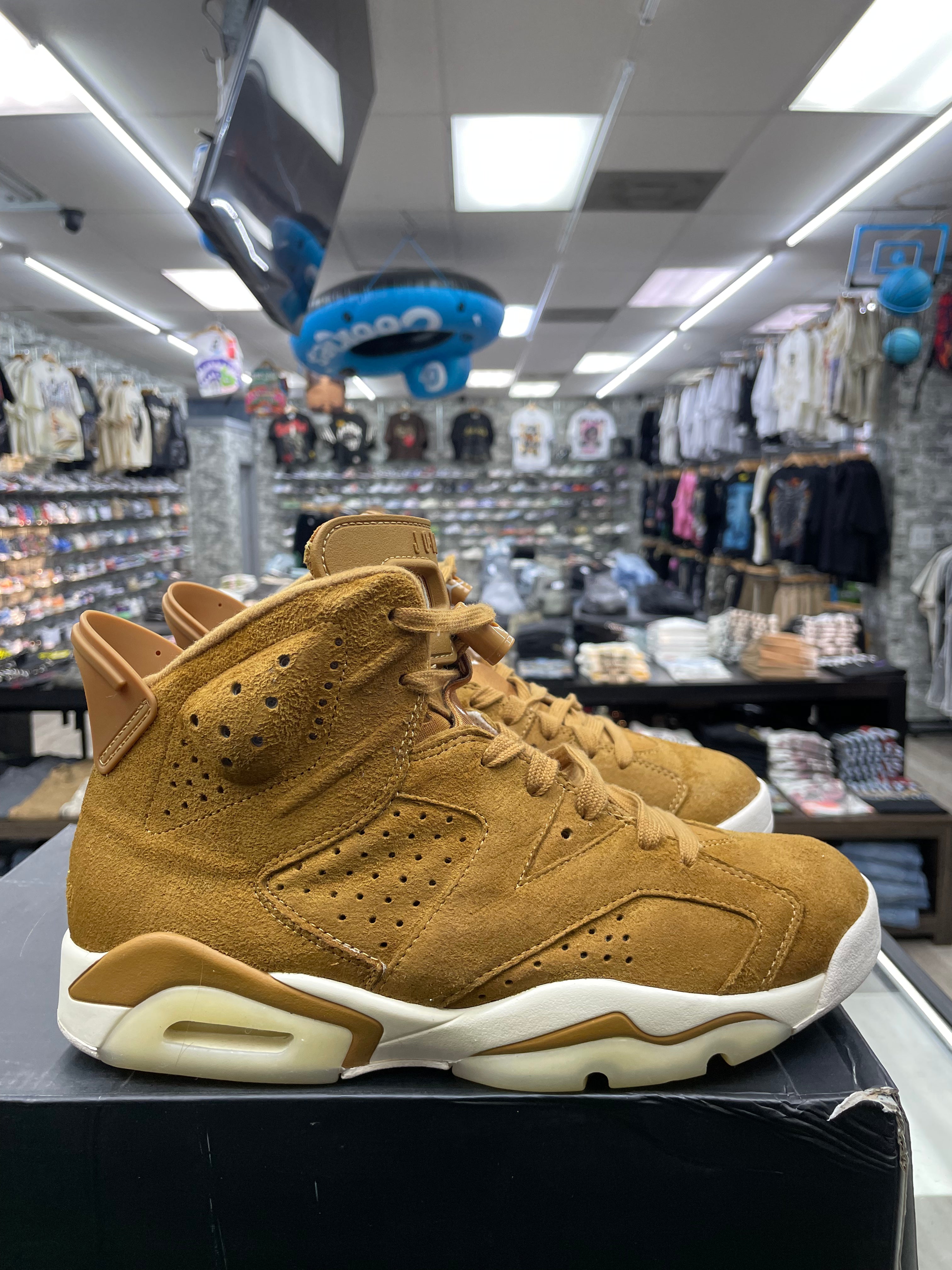 Air Jordan Retro 6 "Wheat"  *Size 8.5 Preowned*