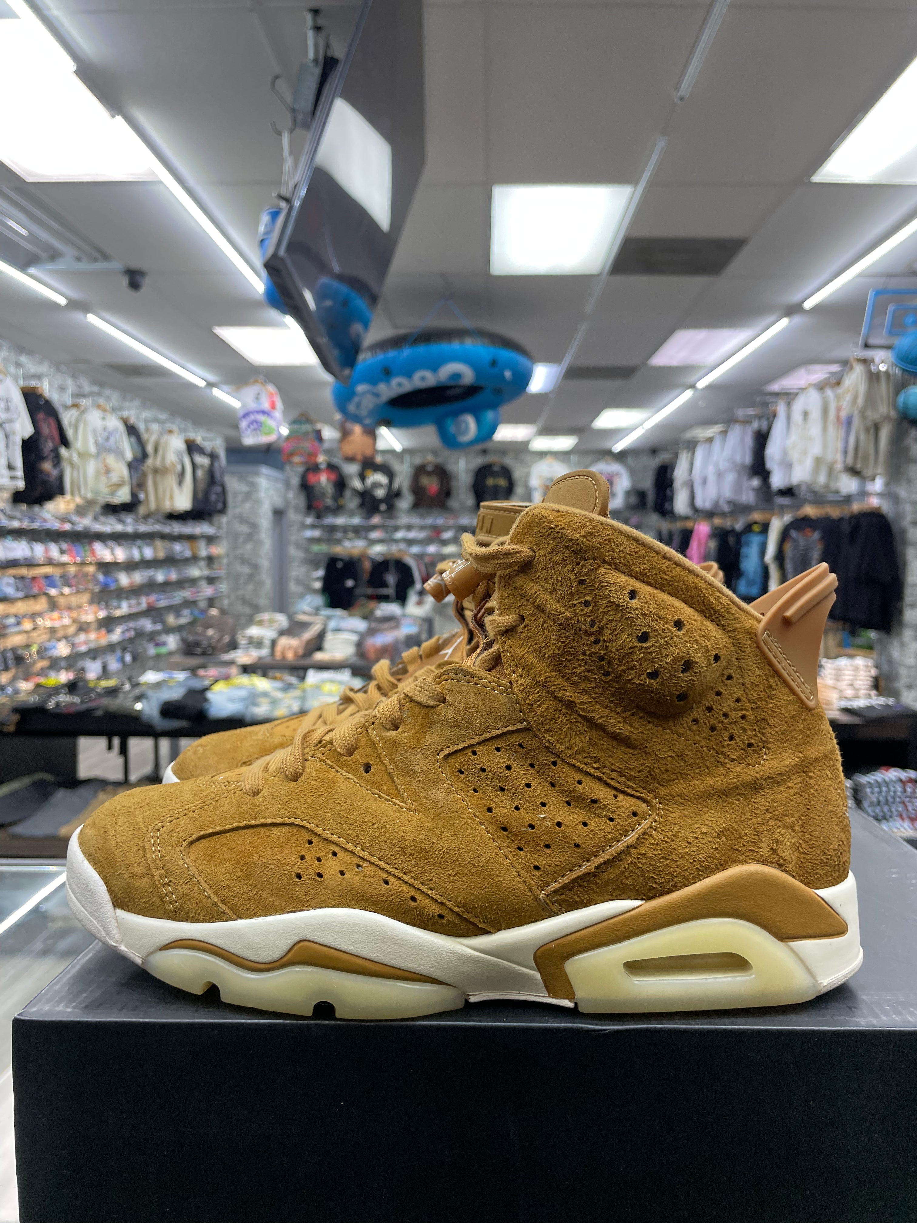 Air Jordan Retro 6 "Wheat"  *Size 8.5 Preowned*