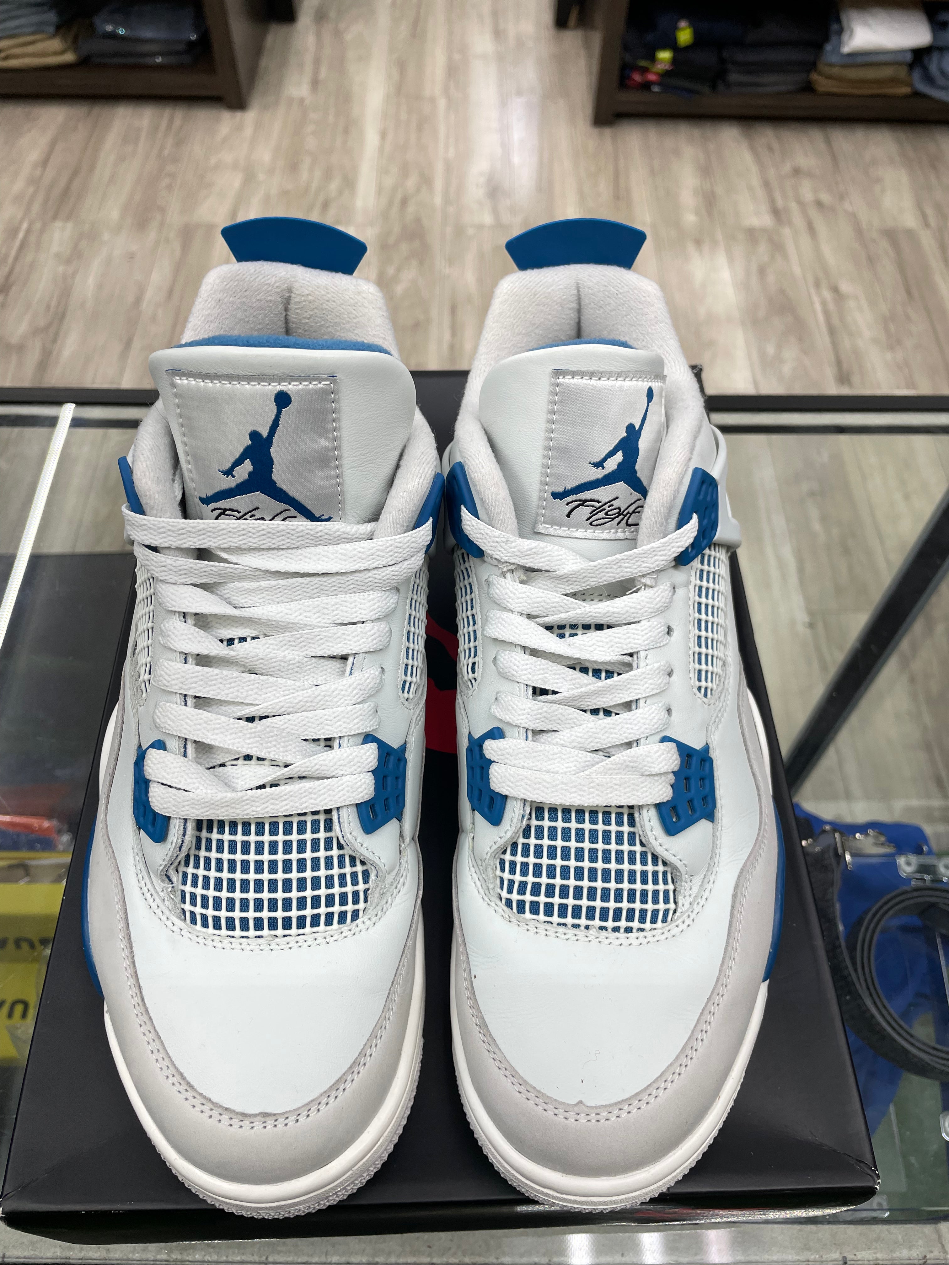 Air Jordan Retro 4 "Military Blue" *Size 10 Preowned*