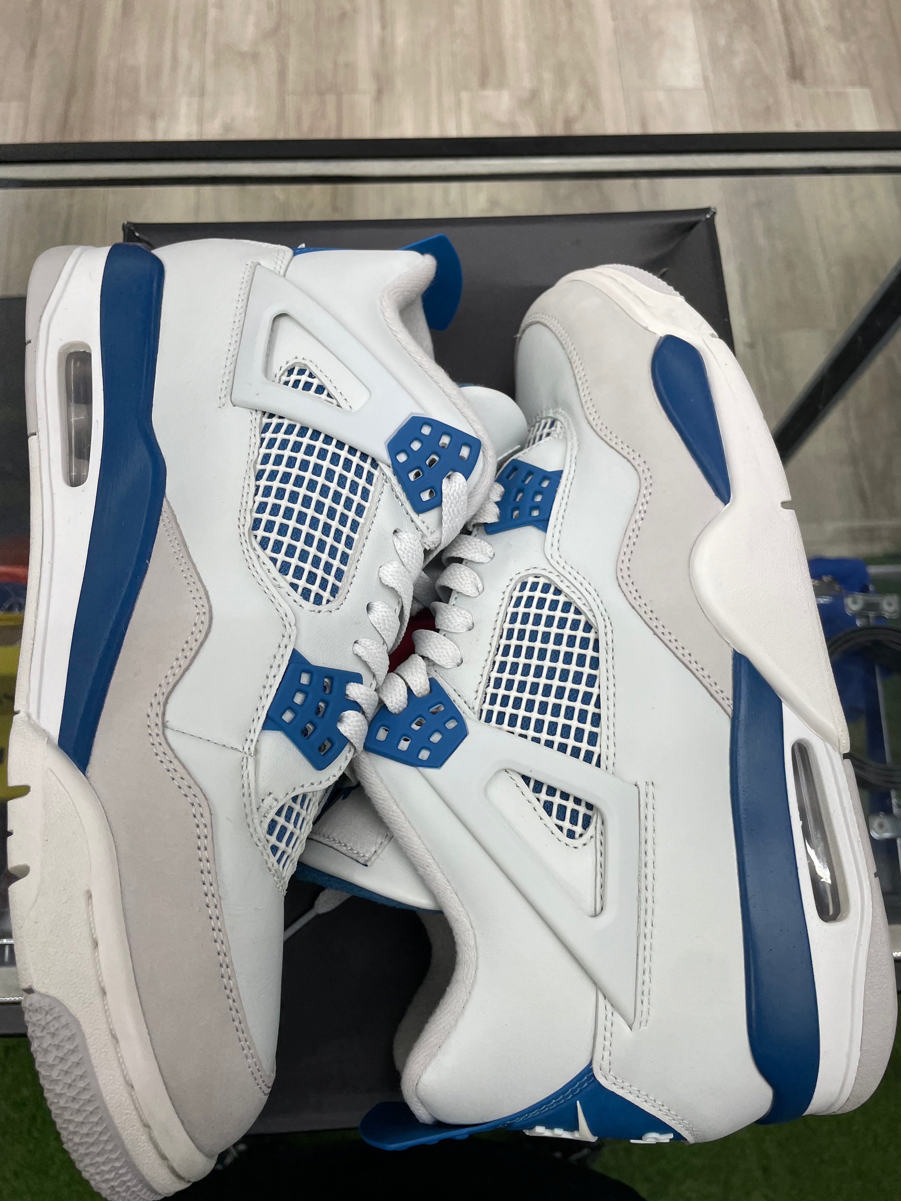 Air Jordan Retro 4 "Military Blue" *Size 10 Preowned*