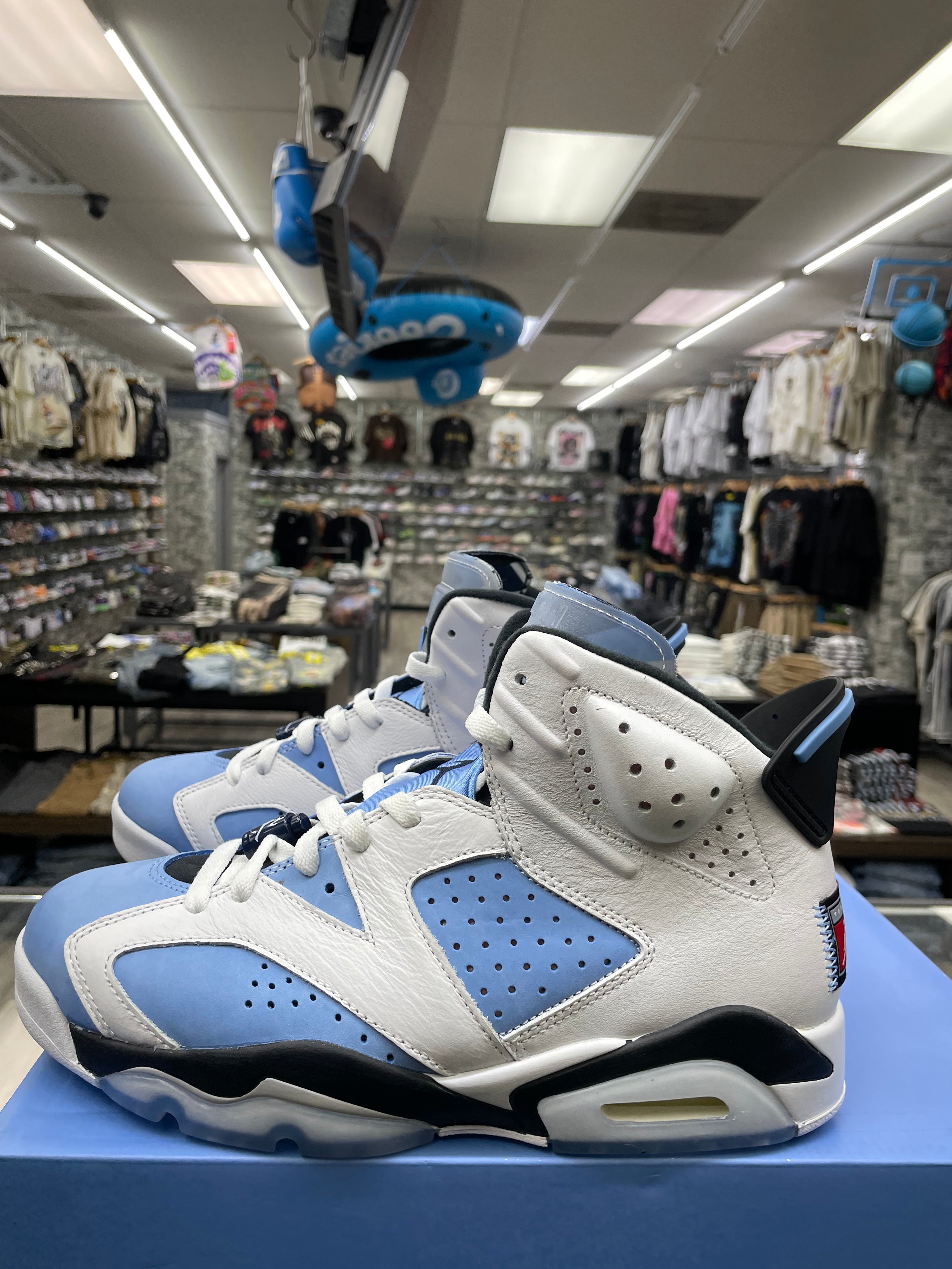 Air Jordan Retro 6 "Unc" *Size 8.5 Preowned*