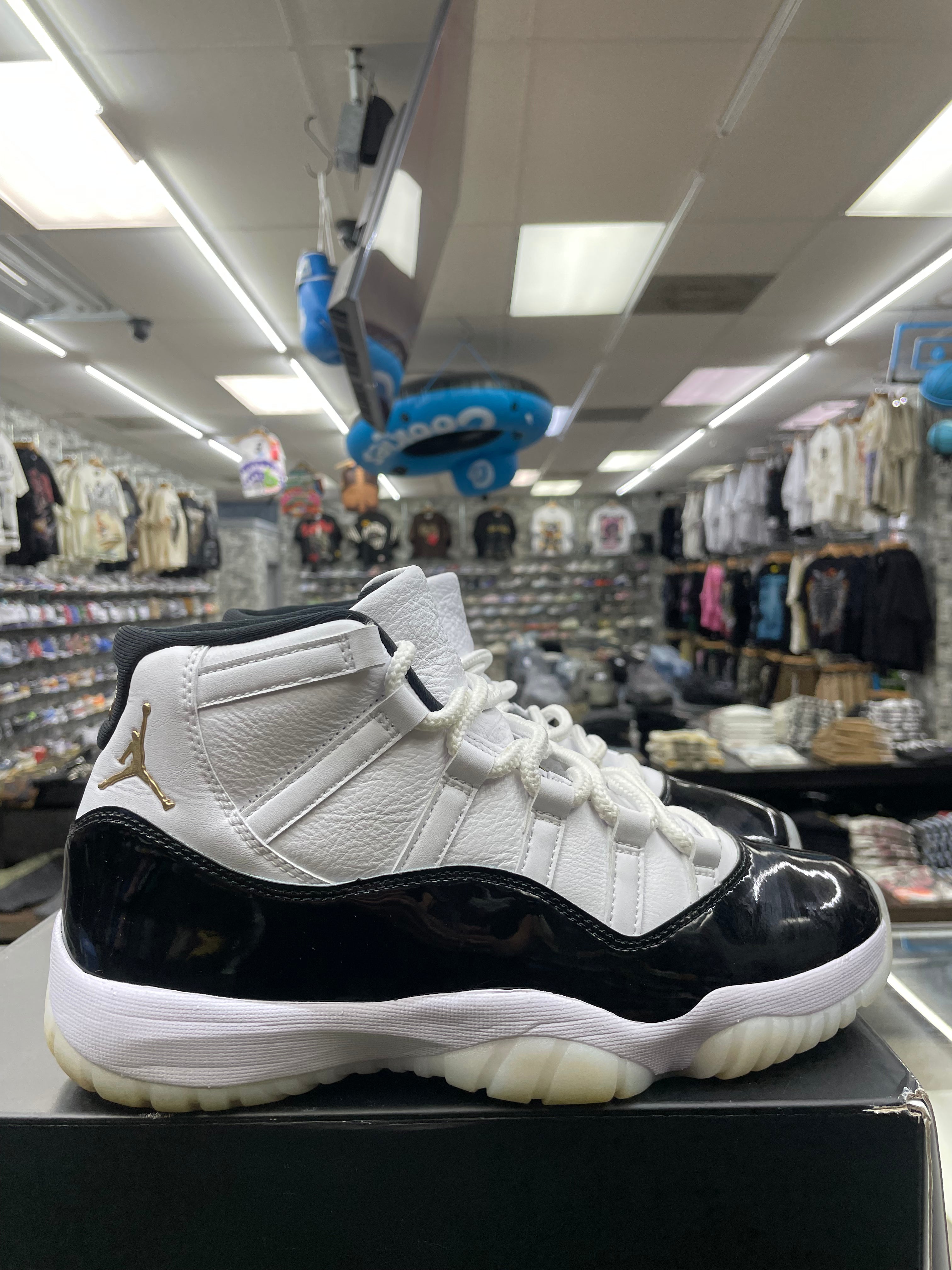 Air Jordan Retro 11 "DMP" *Size 8.5 Preowned*