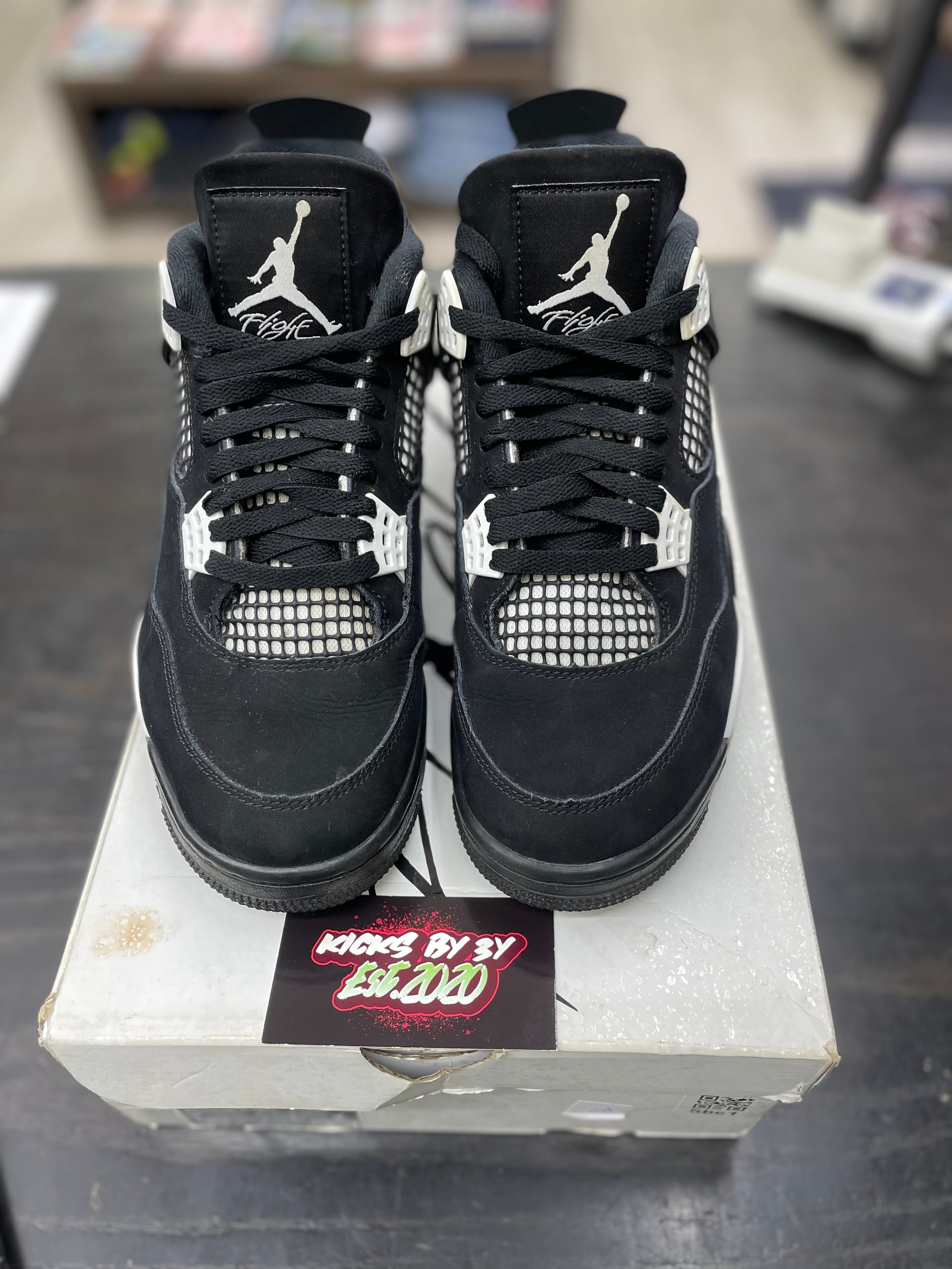 Air Jordan Retro 4 "White Thunder" *Size 9 Preowned*