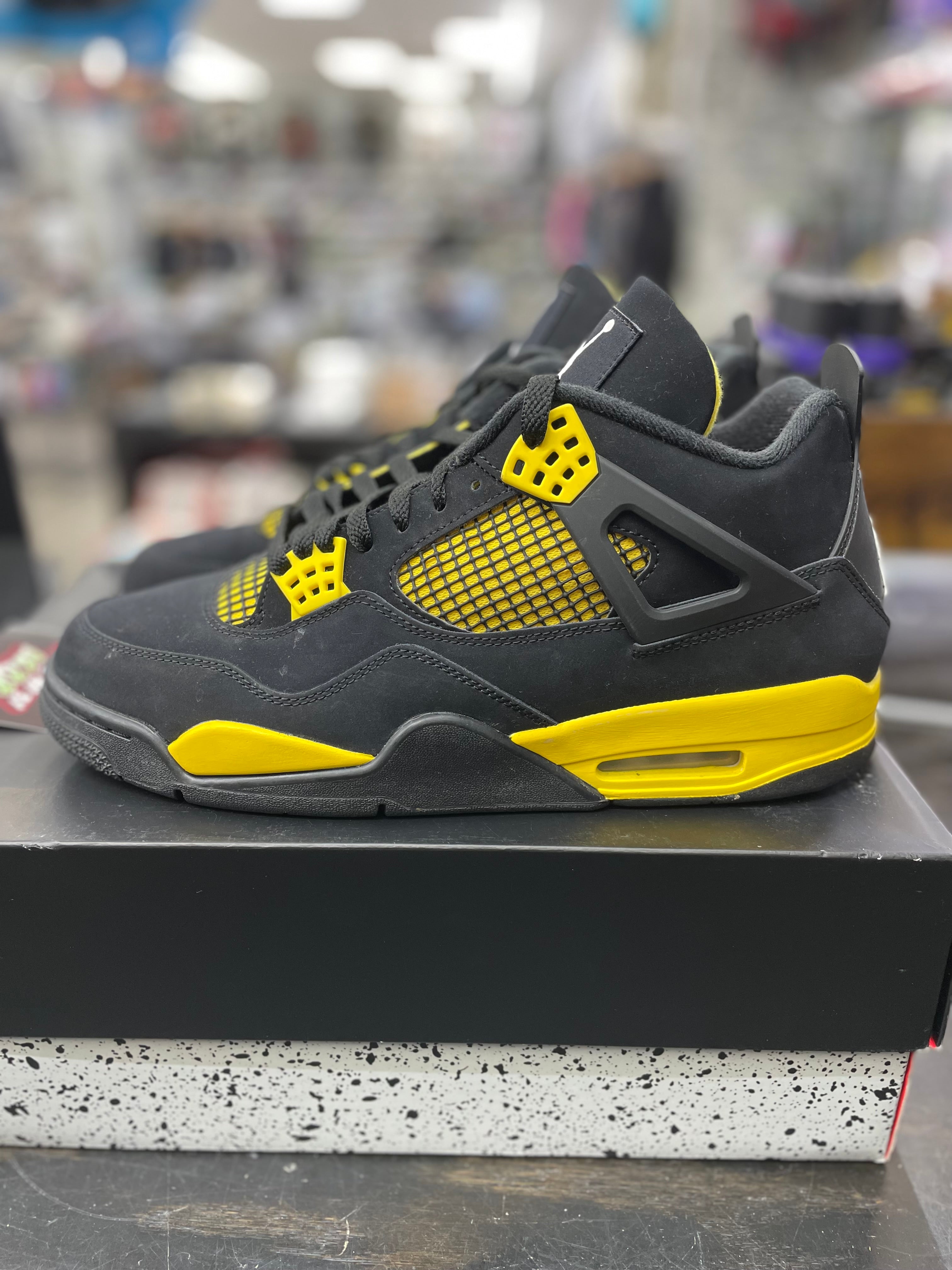 Air Jordan Retro 4 "Thunder" *Size 11.5 Preowned*