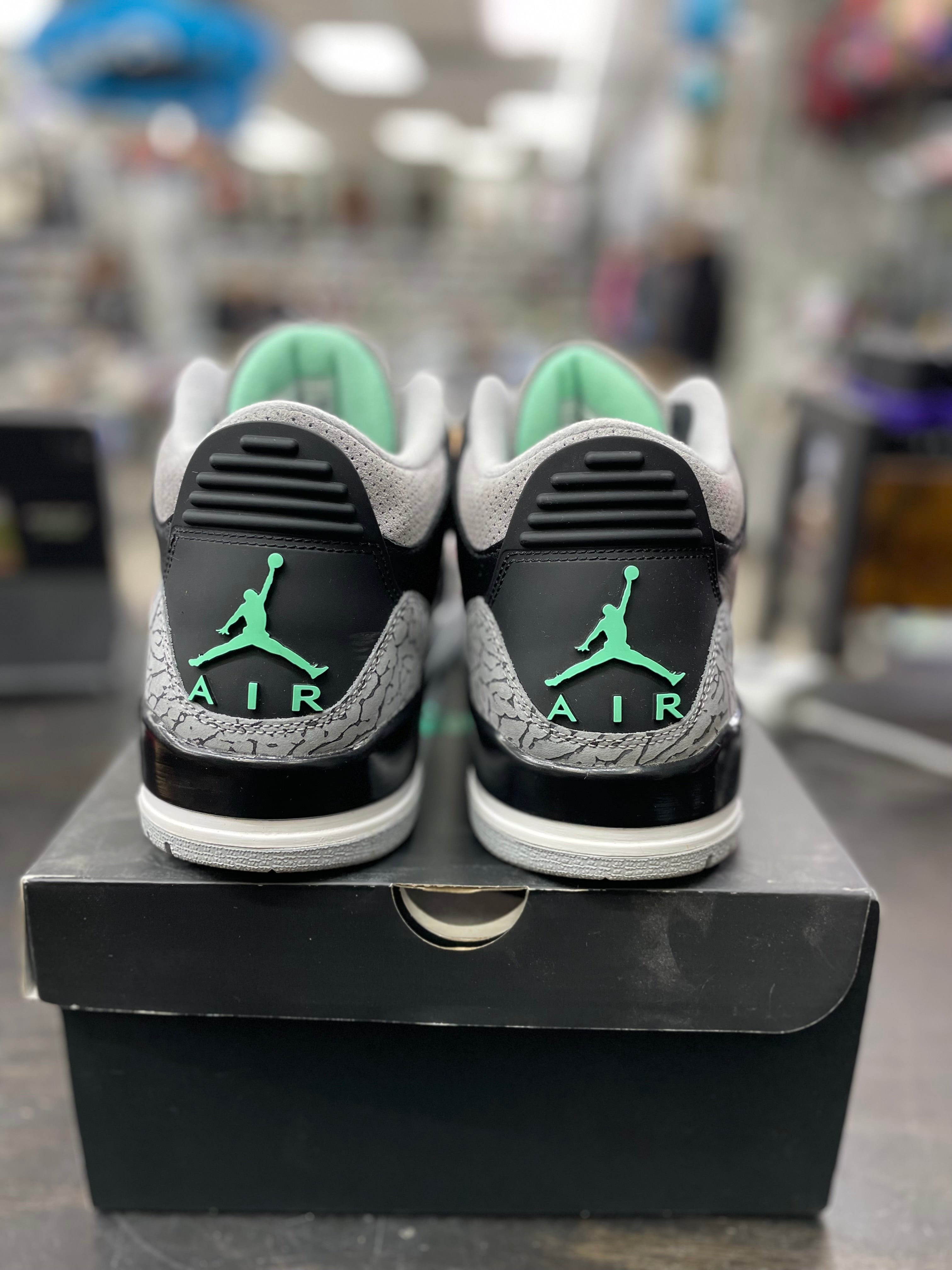 Air Jordan Retro 3 "Green Glow" *Size 12 Preowned*