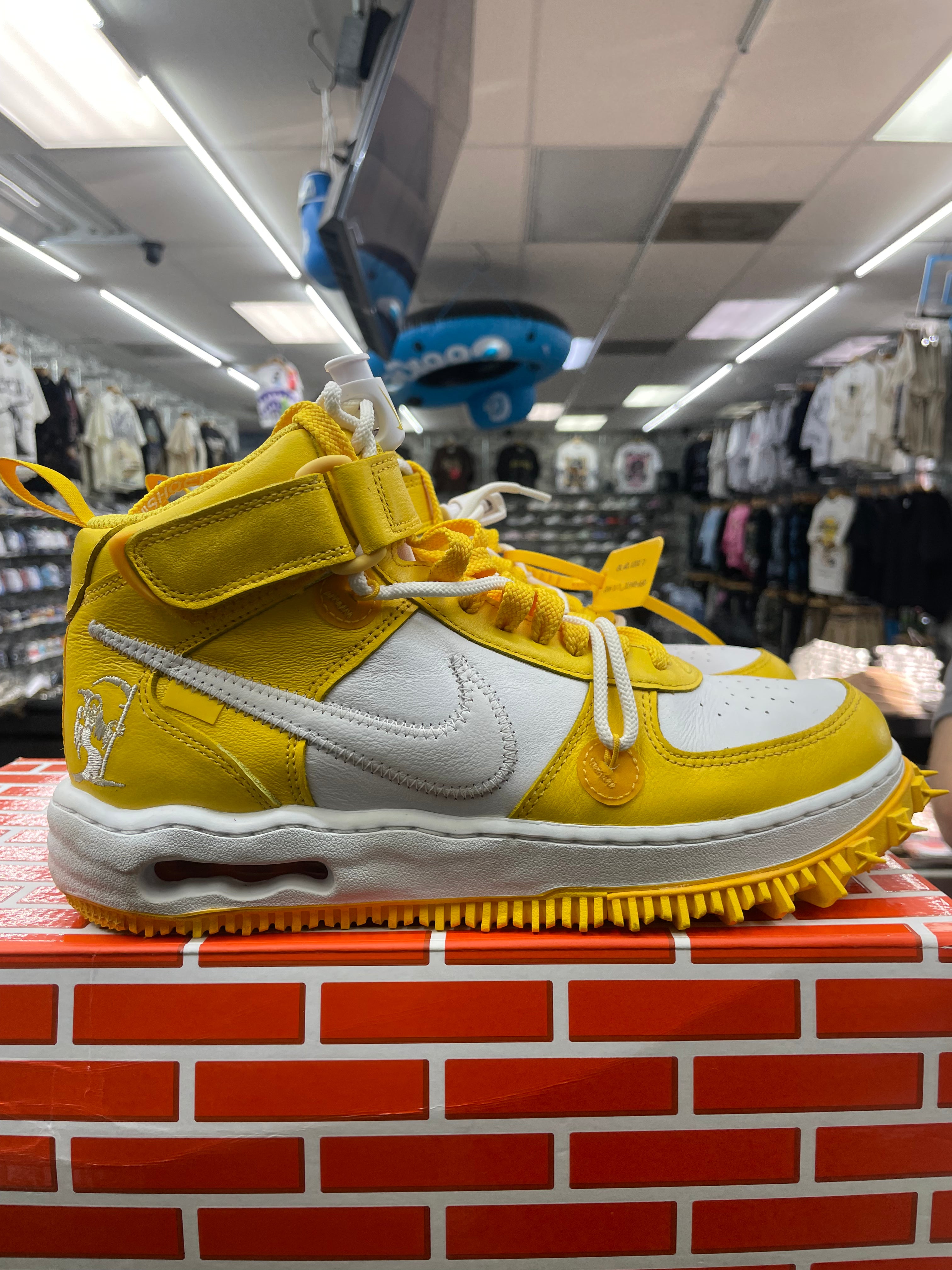 Nike Air Force “Off-White Varsity Maize” *Size 9 Preowned*