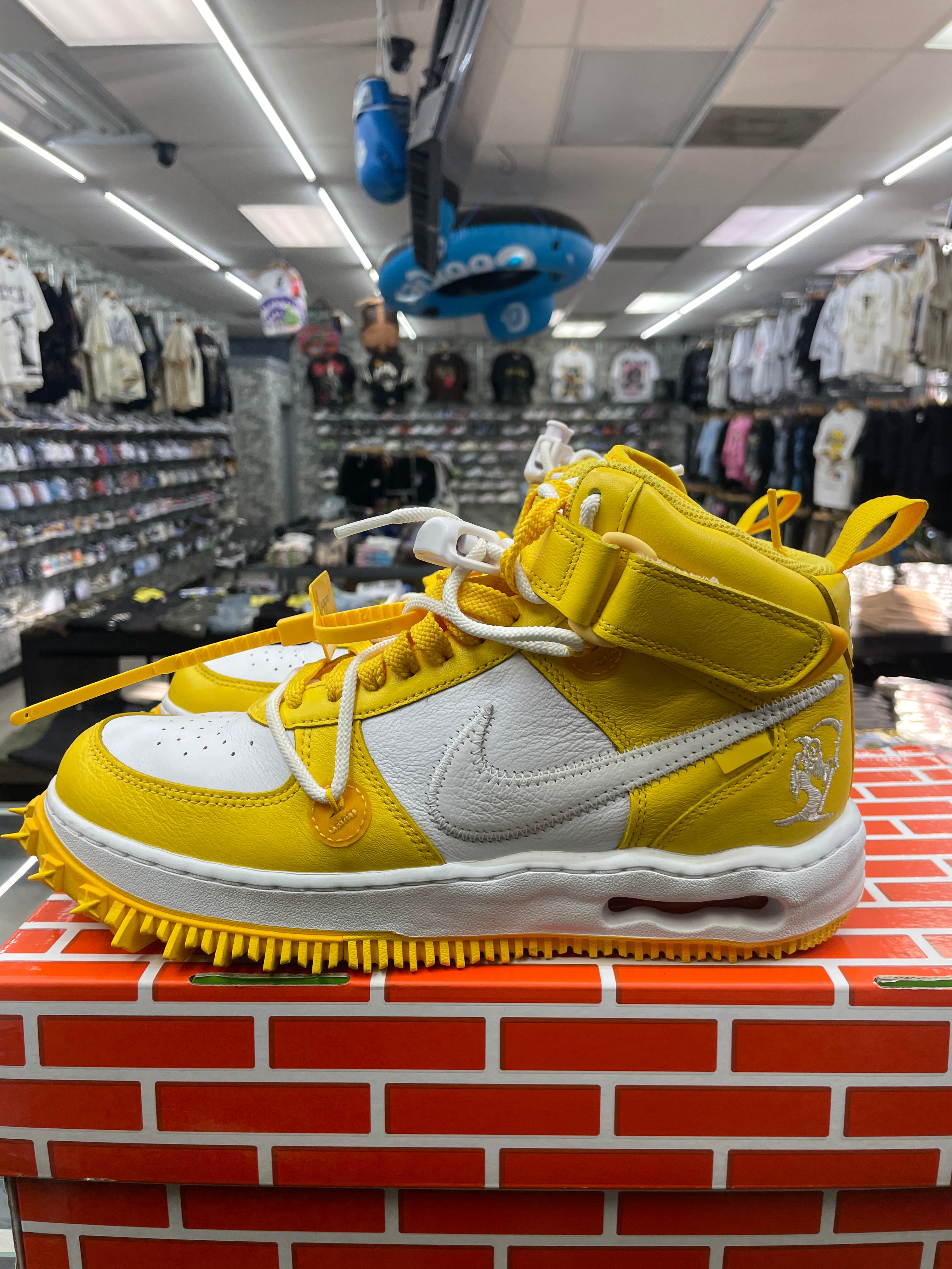 Nike Air Force “Off-White Varsity Maize” *Size 9 Preowned*