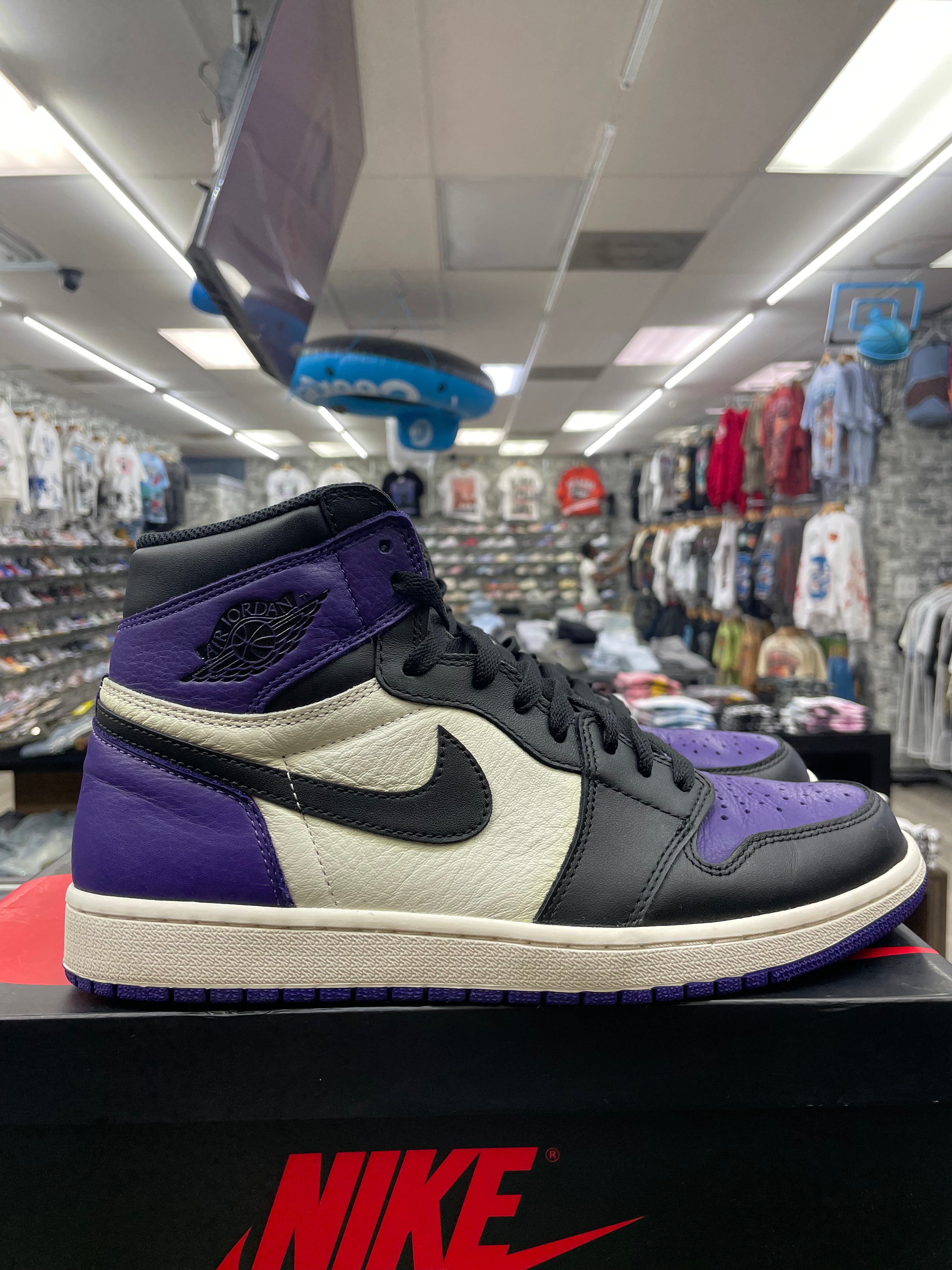 Air Jordan 1 "Court Purple" *Size 11 Preowned* (555088-501)