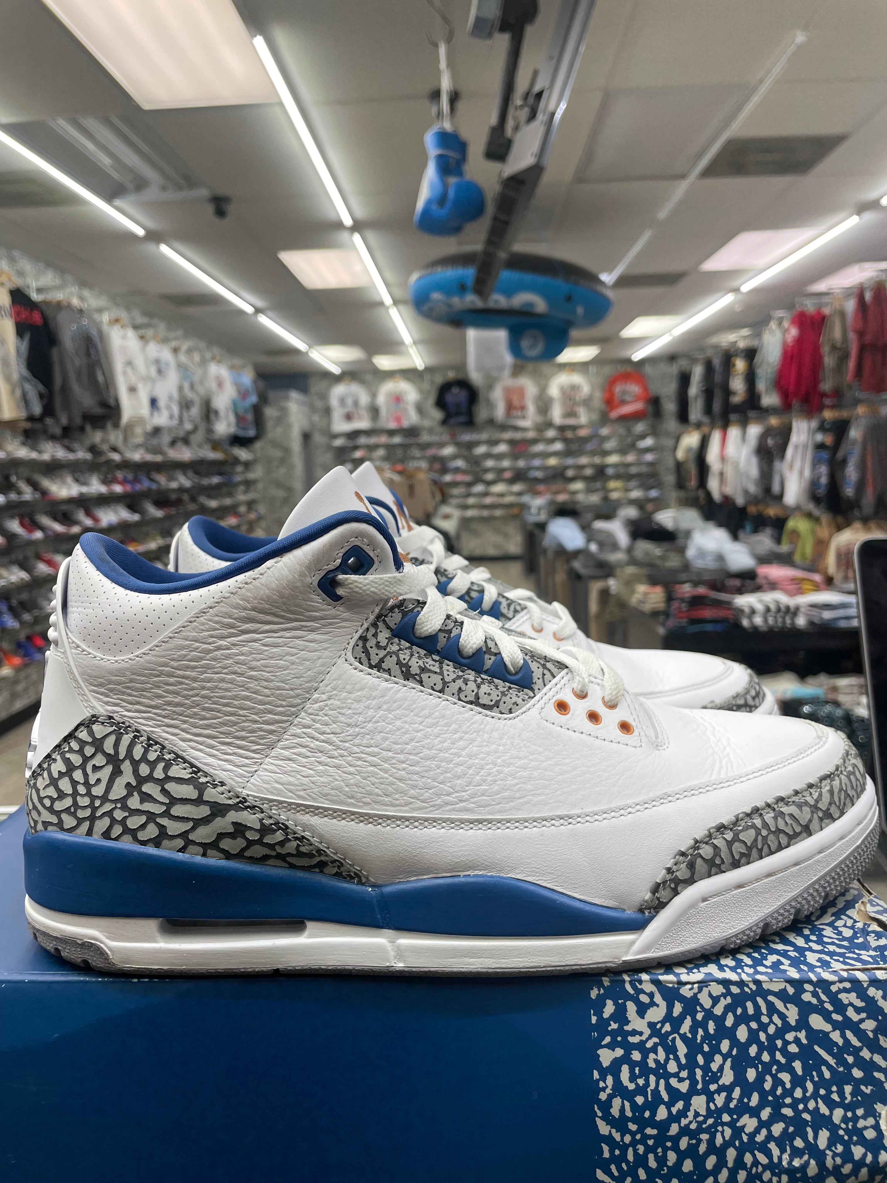 Air Jordan Retro 3 “Wizards” *Size 11 Preowned* (CT8532-148)