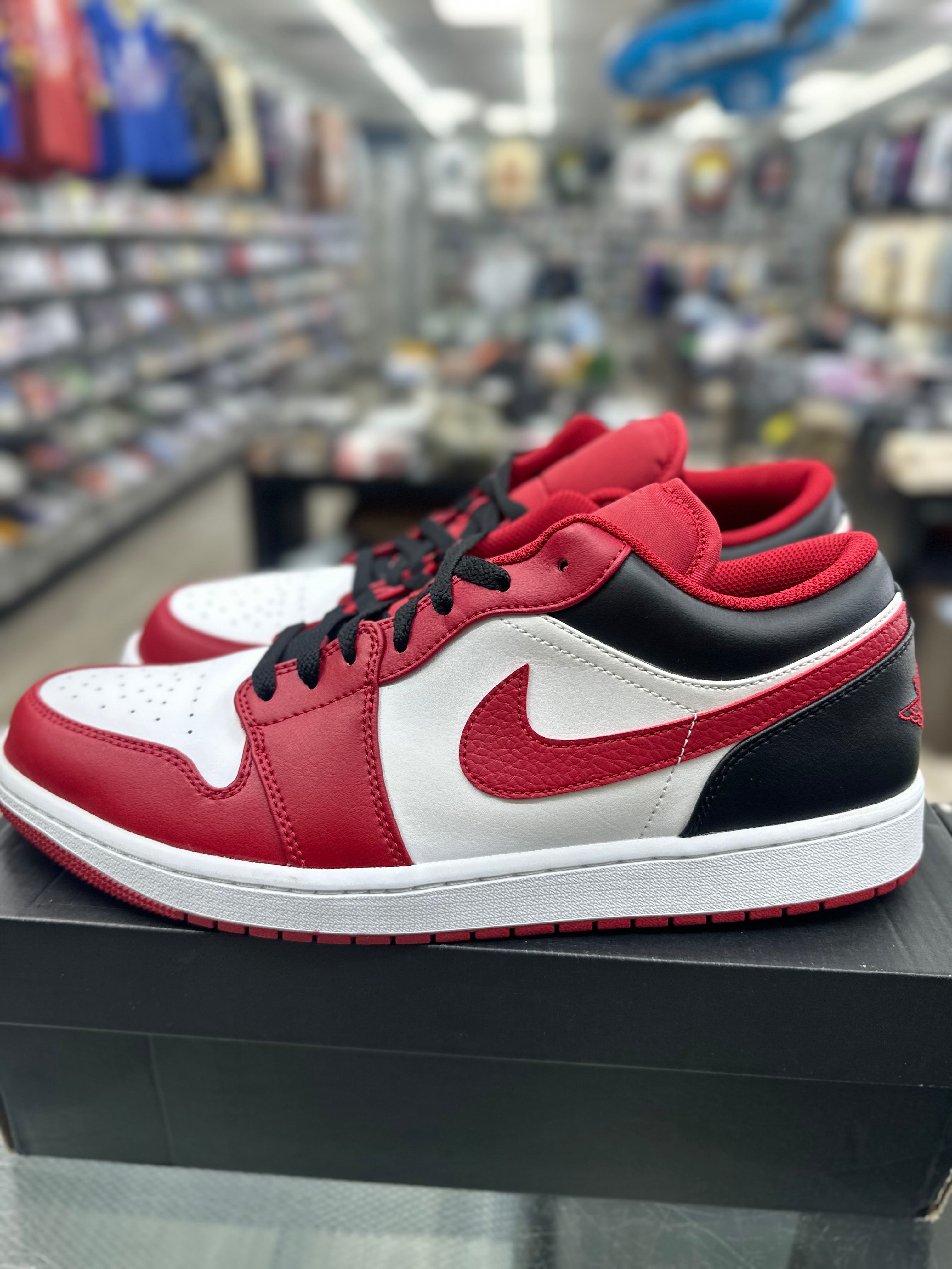 Air Jordan 1 Low "Bulls" *Size 13 Preowned*