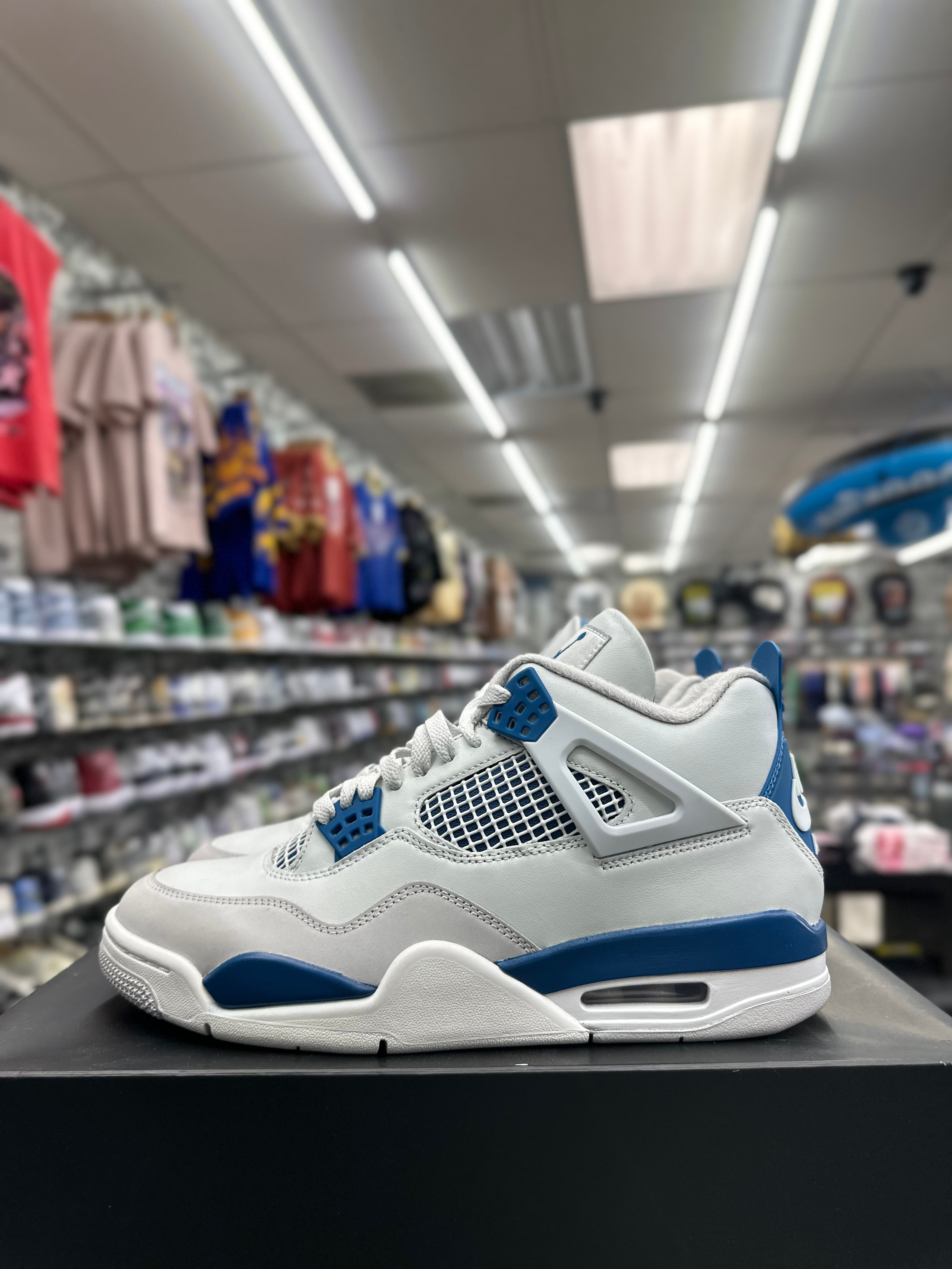 Air Jordan Retro 4 "Military Blue" *Size 9.5 Preowned* WORN ONE TIME