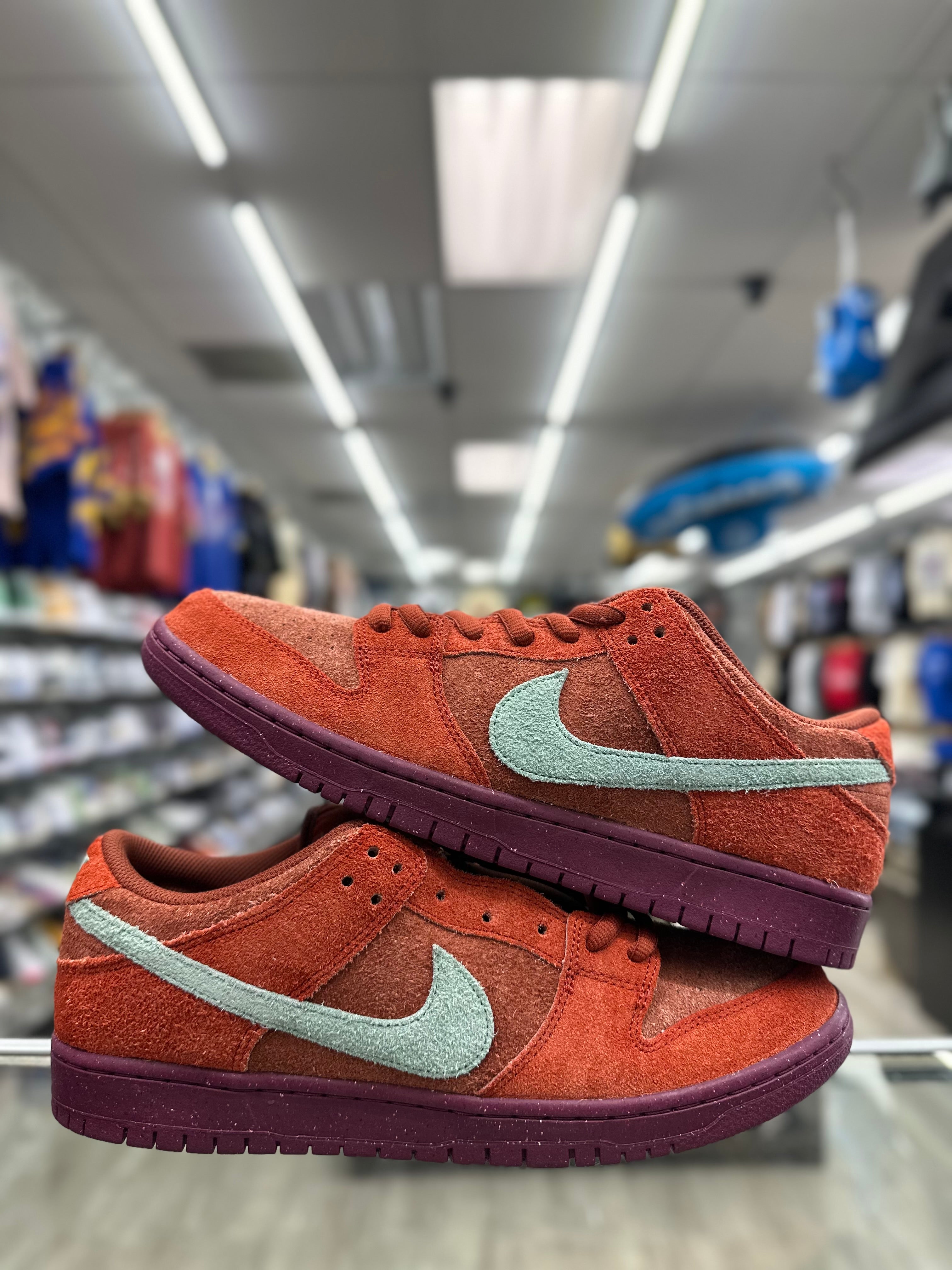 Nike SB Dunk Low "Mystic Red Rosewood"