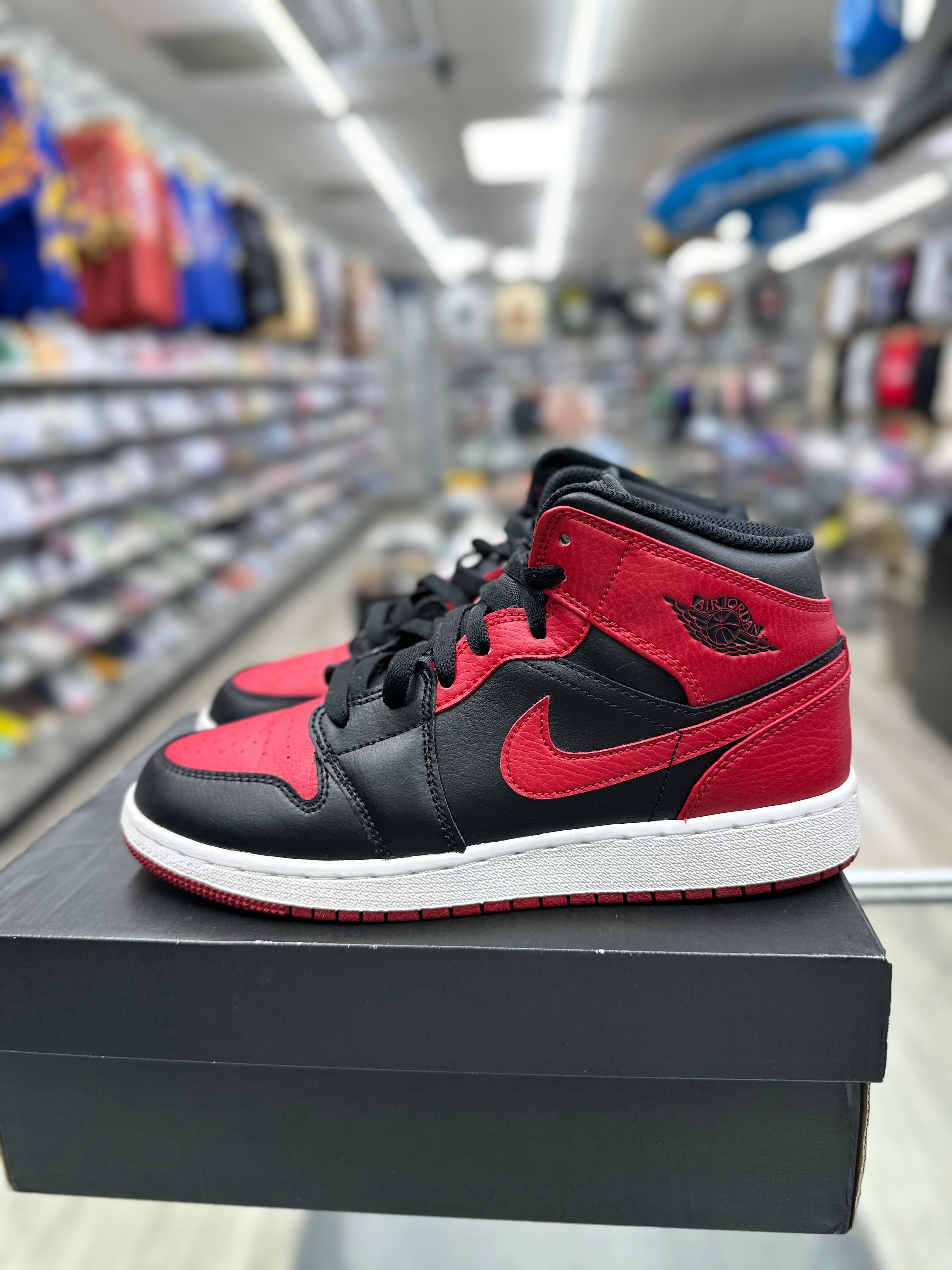 Air Jordan 1 “Banned” *Size 6 Preowned*