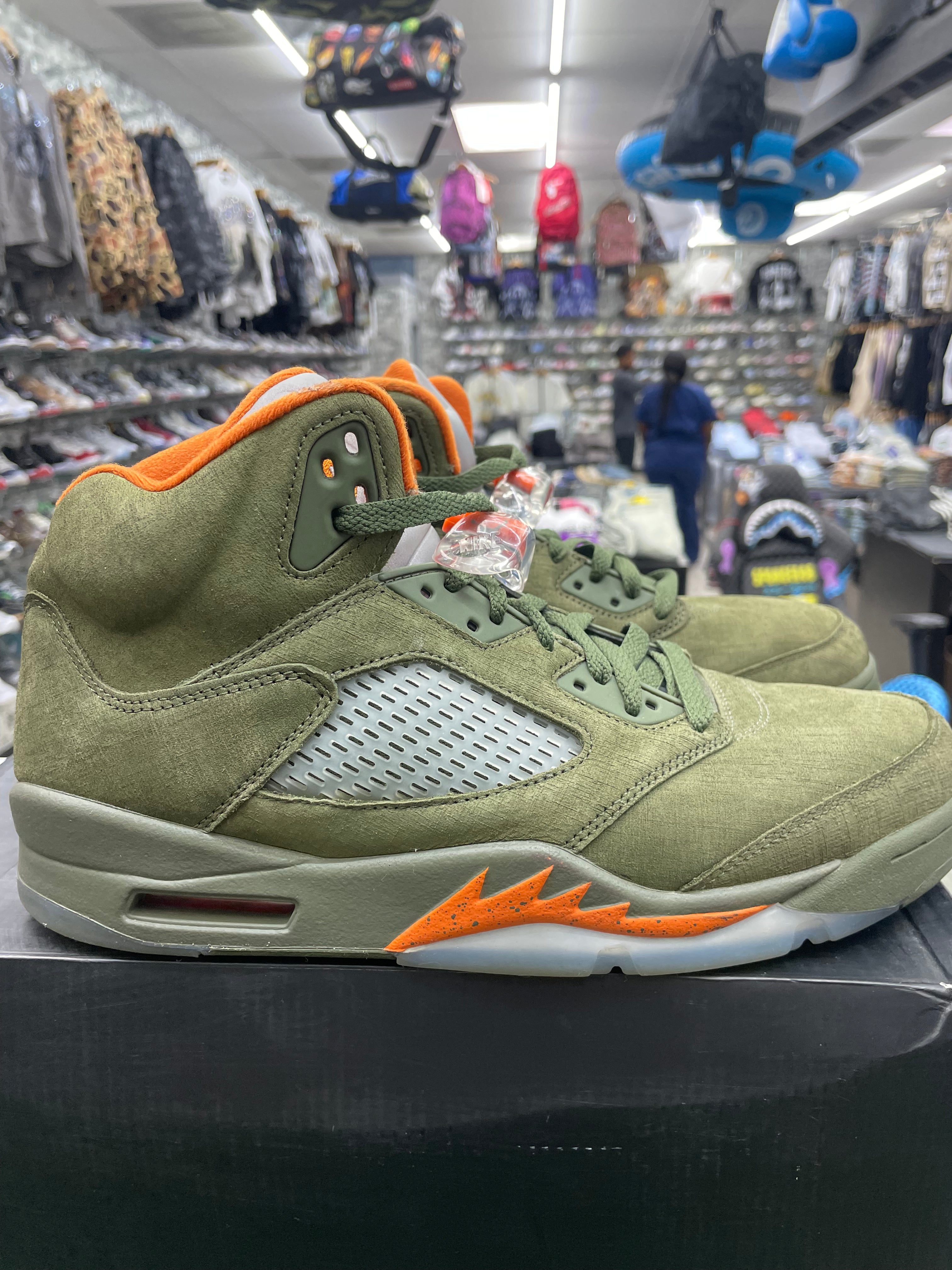 Air Jordan Retro 5 “Olive” *Size 10.5 Preowned* (DD0587-308)