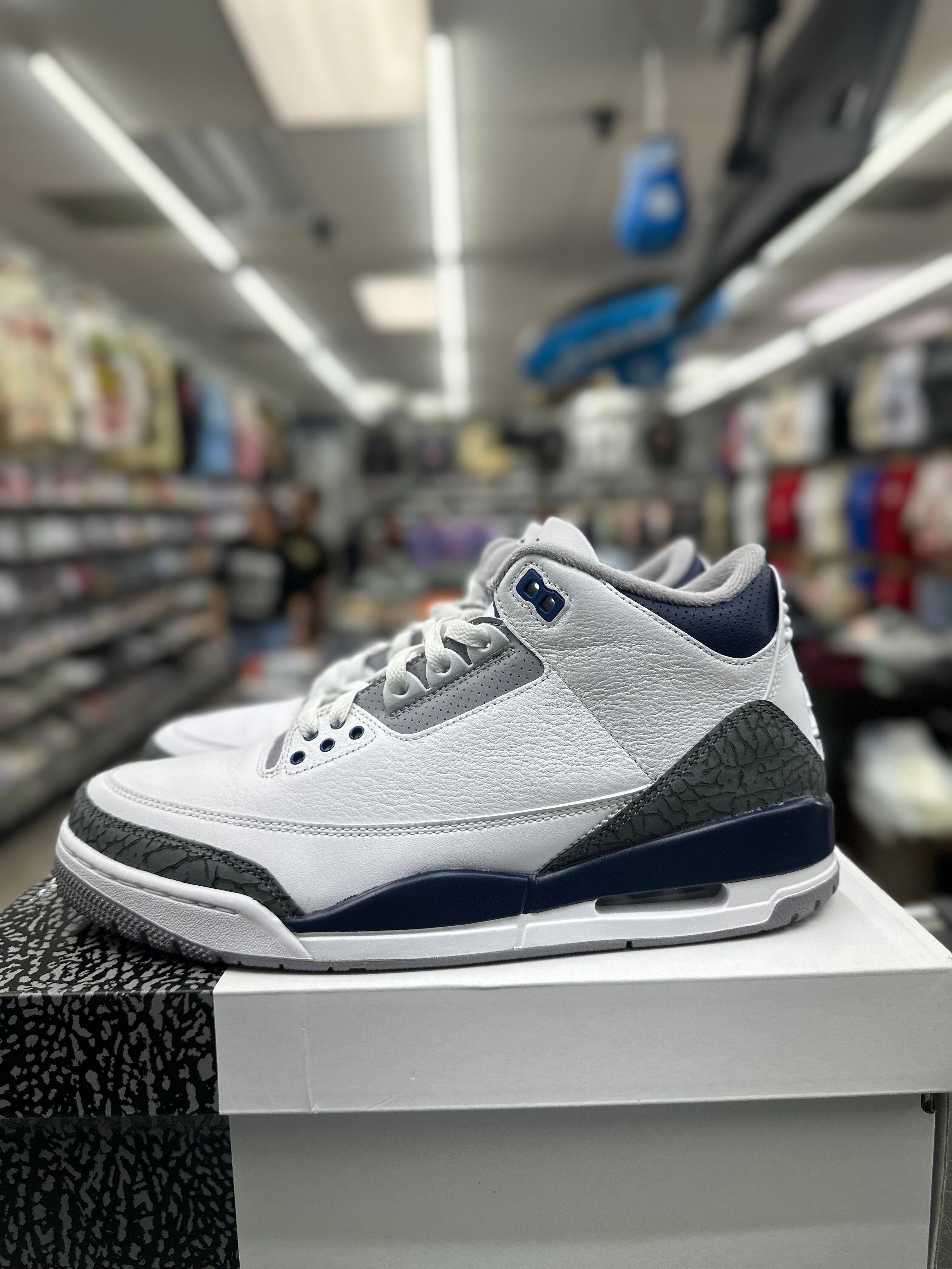 Air Jordan Retro 3 “Midnight Navy” *Size 10 Preowned*