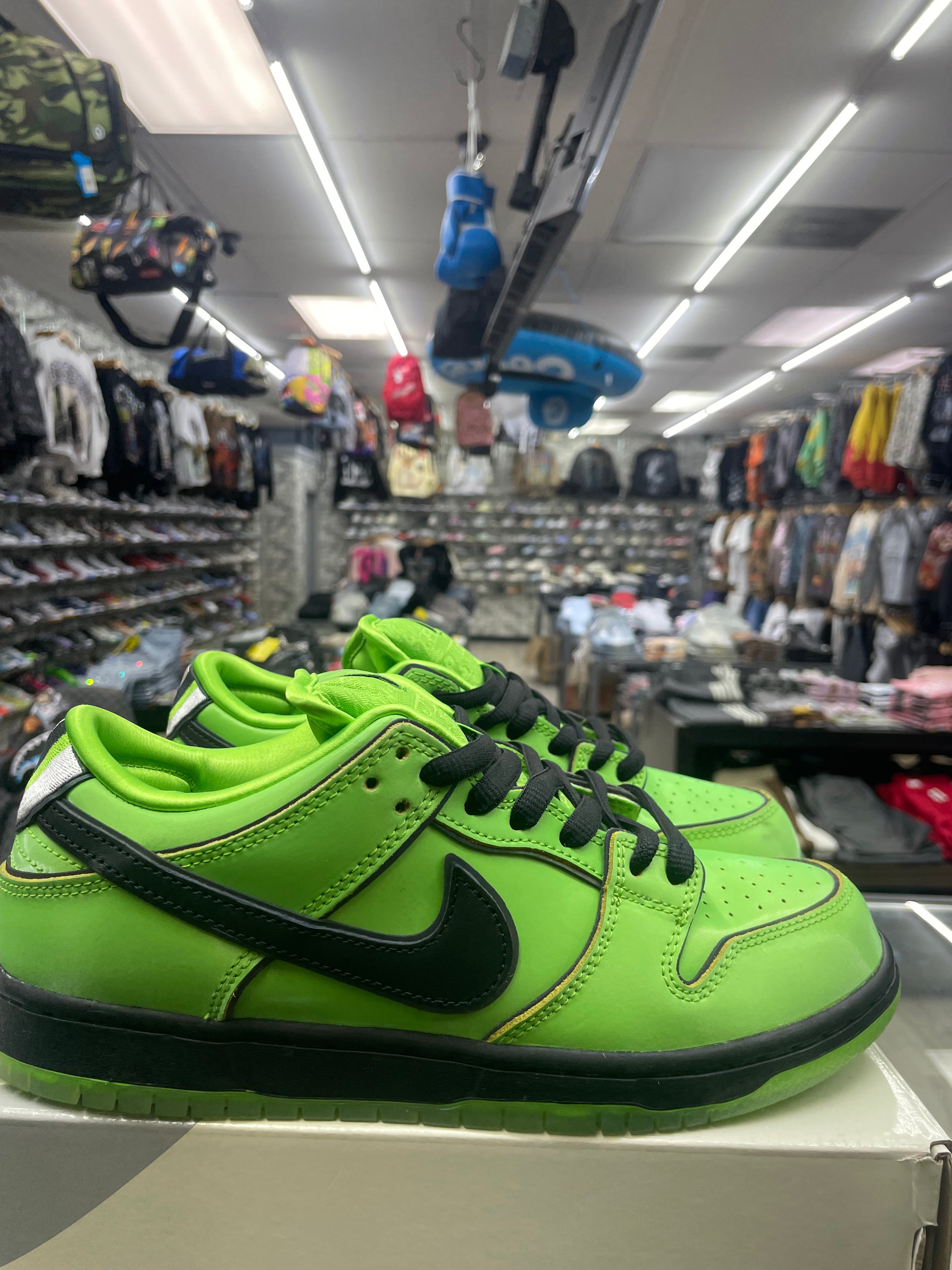 Nike SB Dunk Low "The Powerpuff Girls Buttercup" *Size 7.5 Preowned* (FZ8319-300)