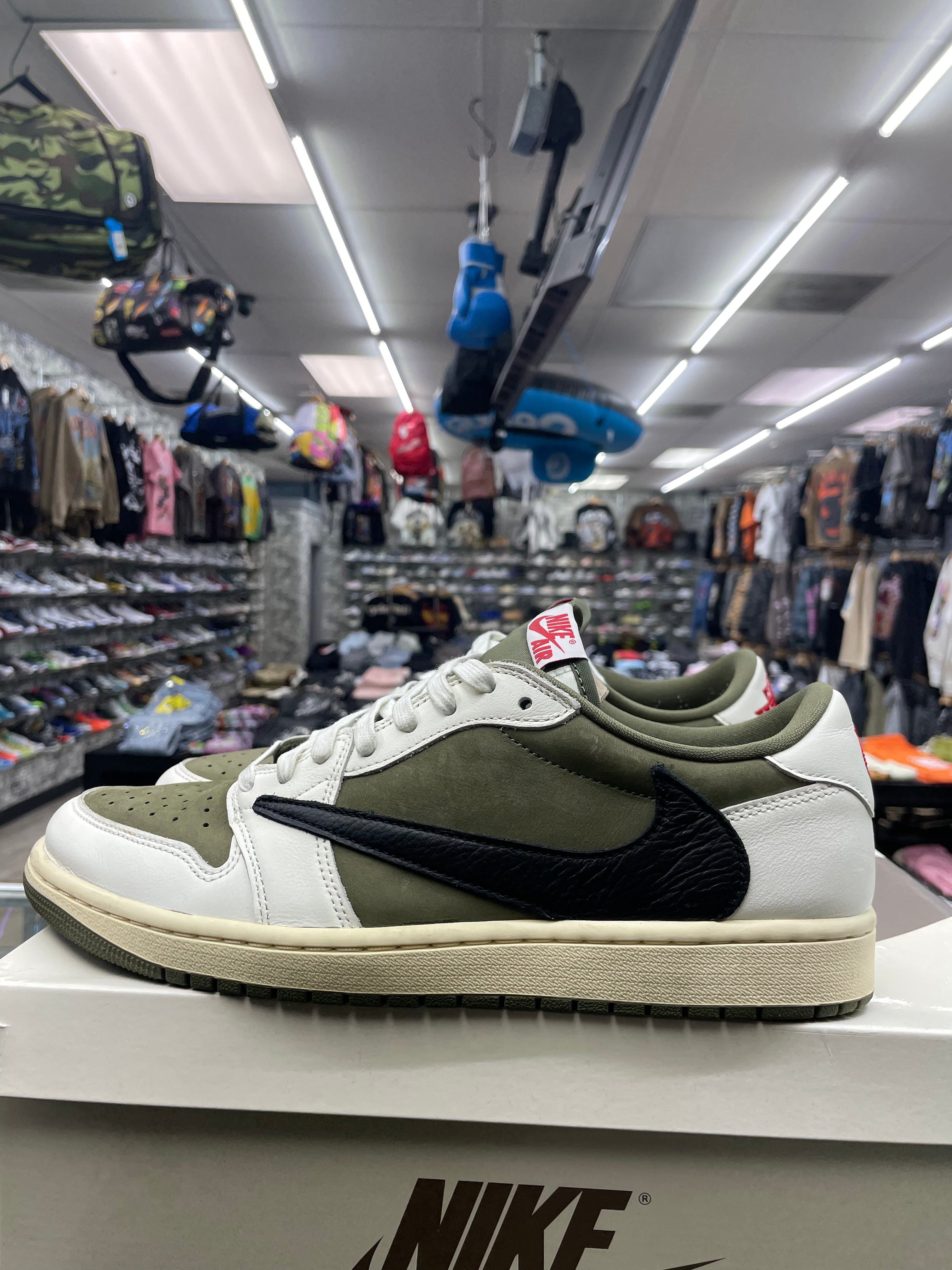 Air Jordan 1 Low “Travis Scott Medium Olive” *Size 11 Preowned* (DM7866-200)