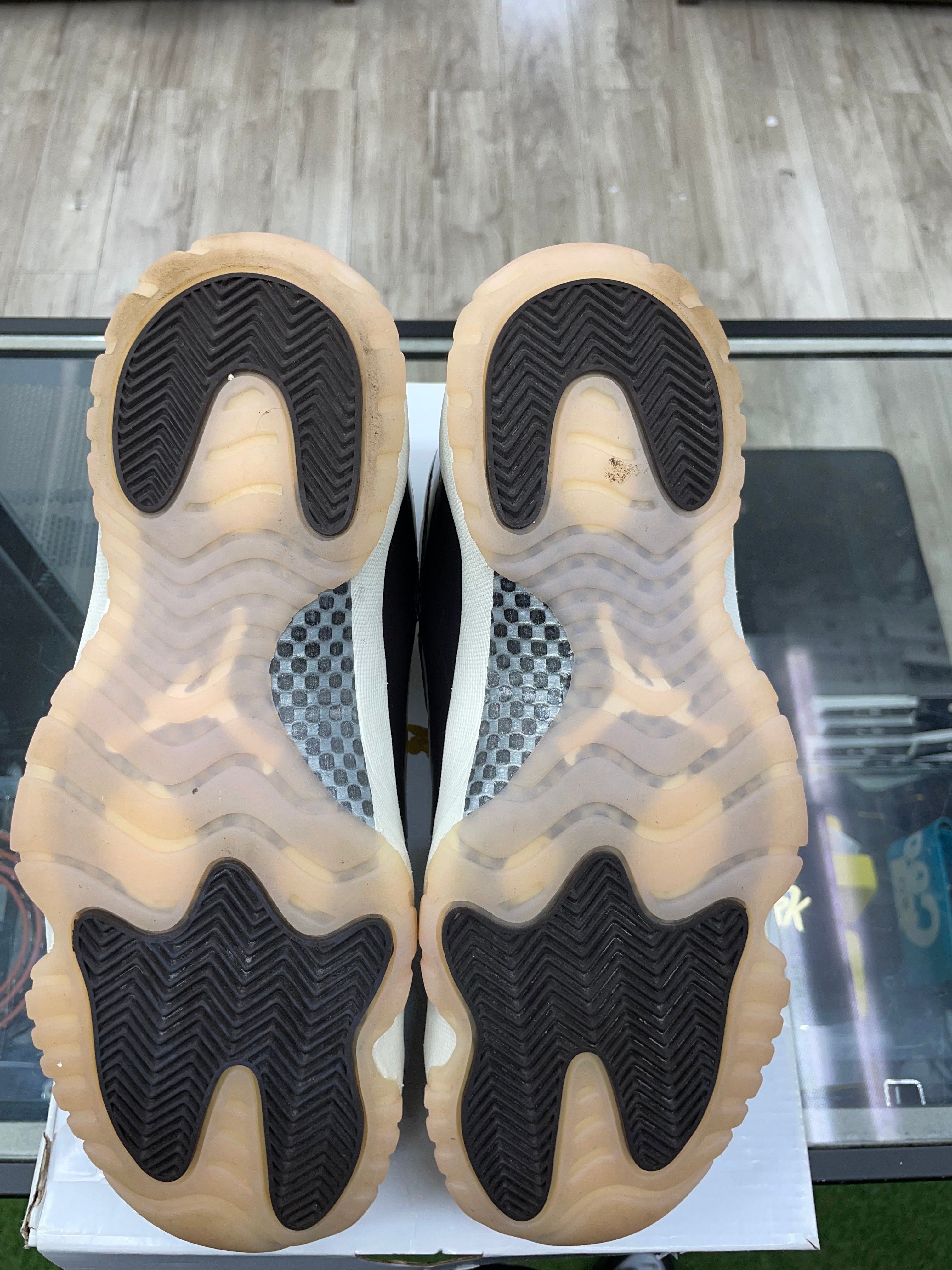 Air Jordan Retro 11 “Neapolitan” *Size 10.5 Preowned* (AR0715-101)