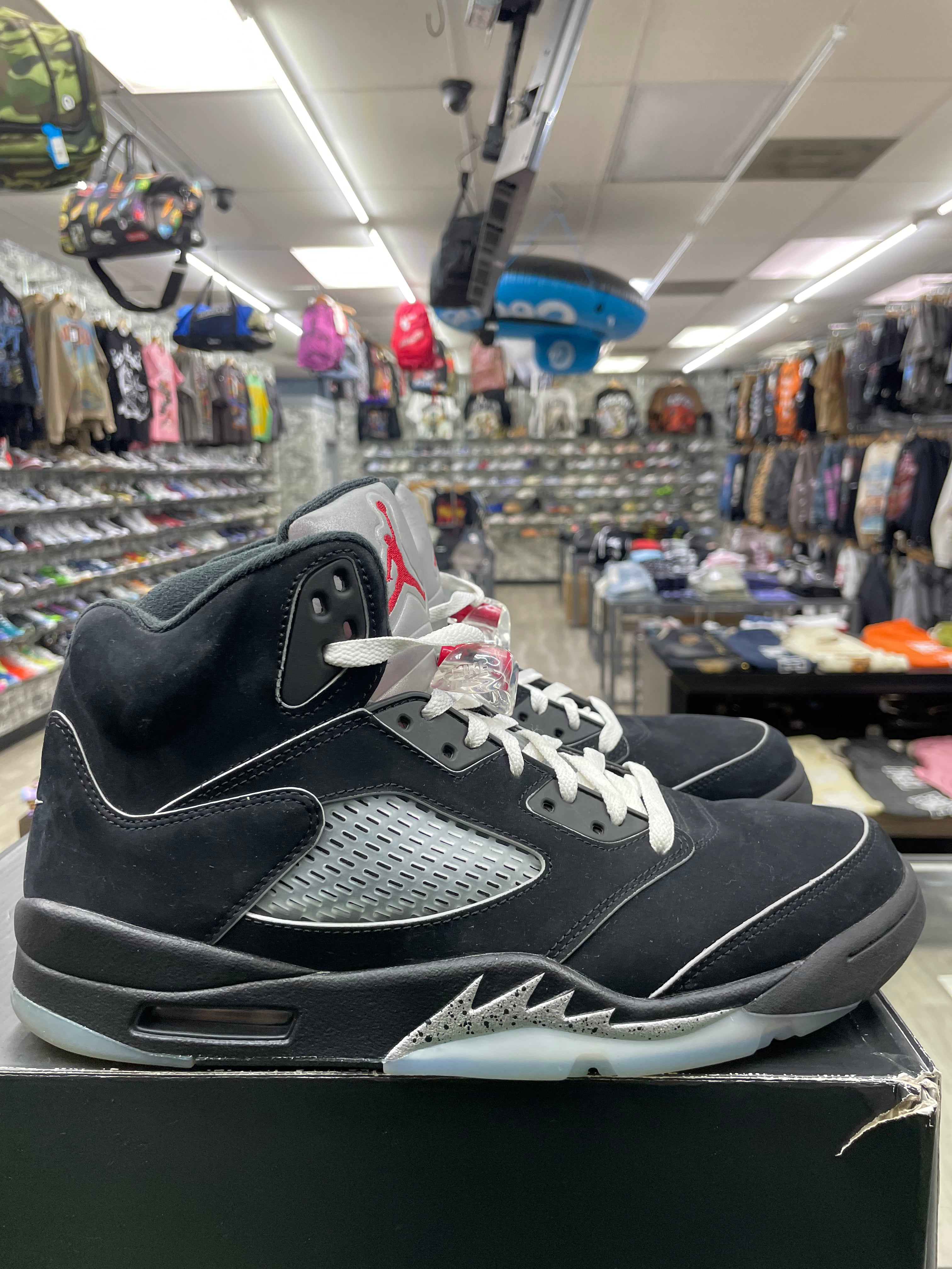 Air Jordan Retro 5 “Black Metallic Reimagined” *Size 11.5 Preowned* (HF3975-001)