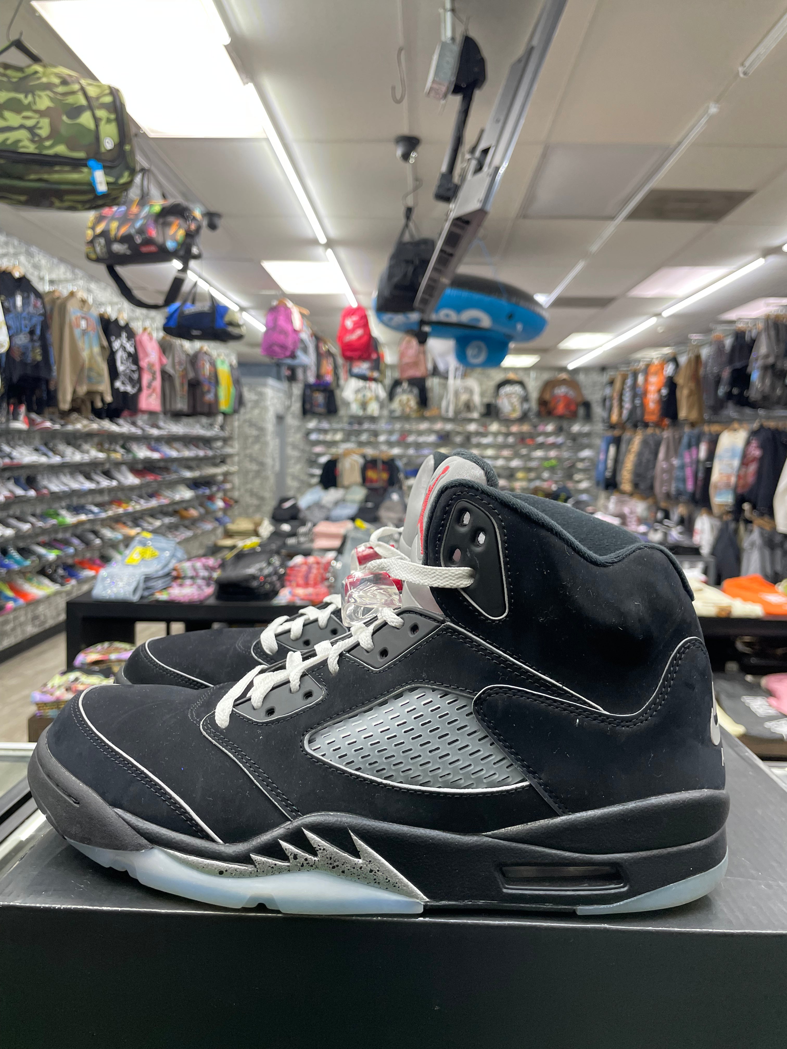 Air Jordan Retro 5 “Black Metallic Reimagined” *Size 11.5 Preowned* (HF3975-001)