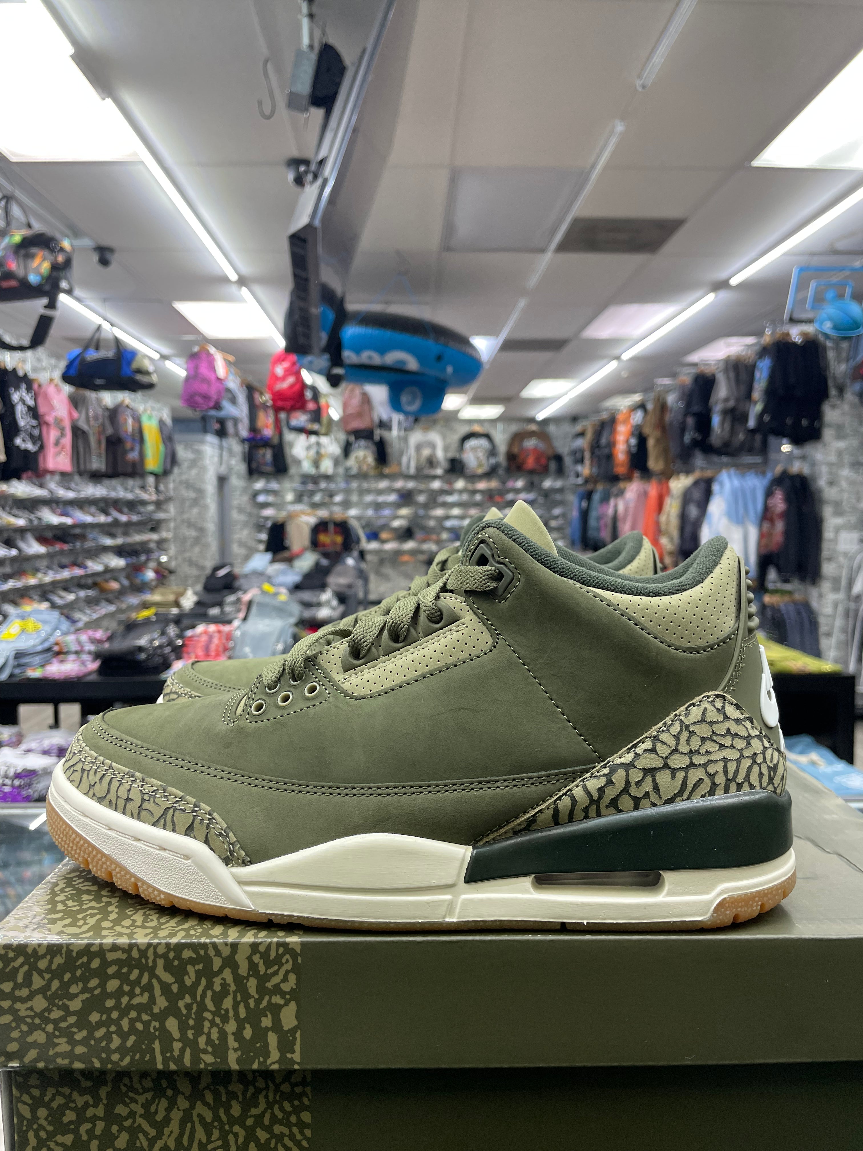 Air Jordan Retro 3 “Family Affairs” *Size 8 Preowned*