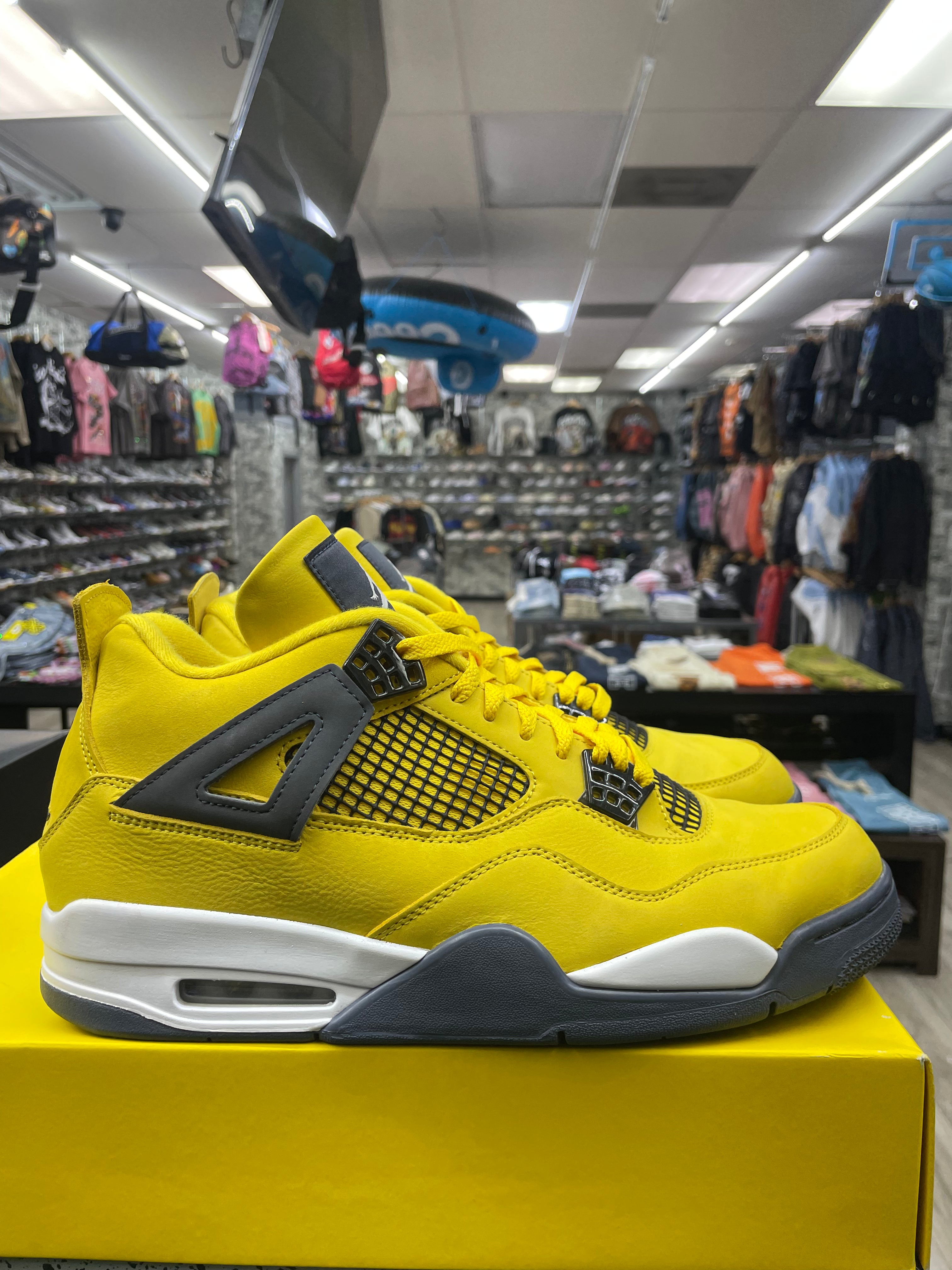 Air Jordan Retro 4 “Lighting” *Size 12 Preowned*