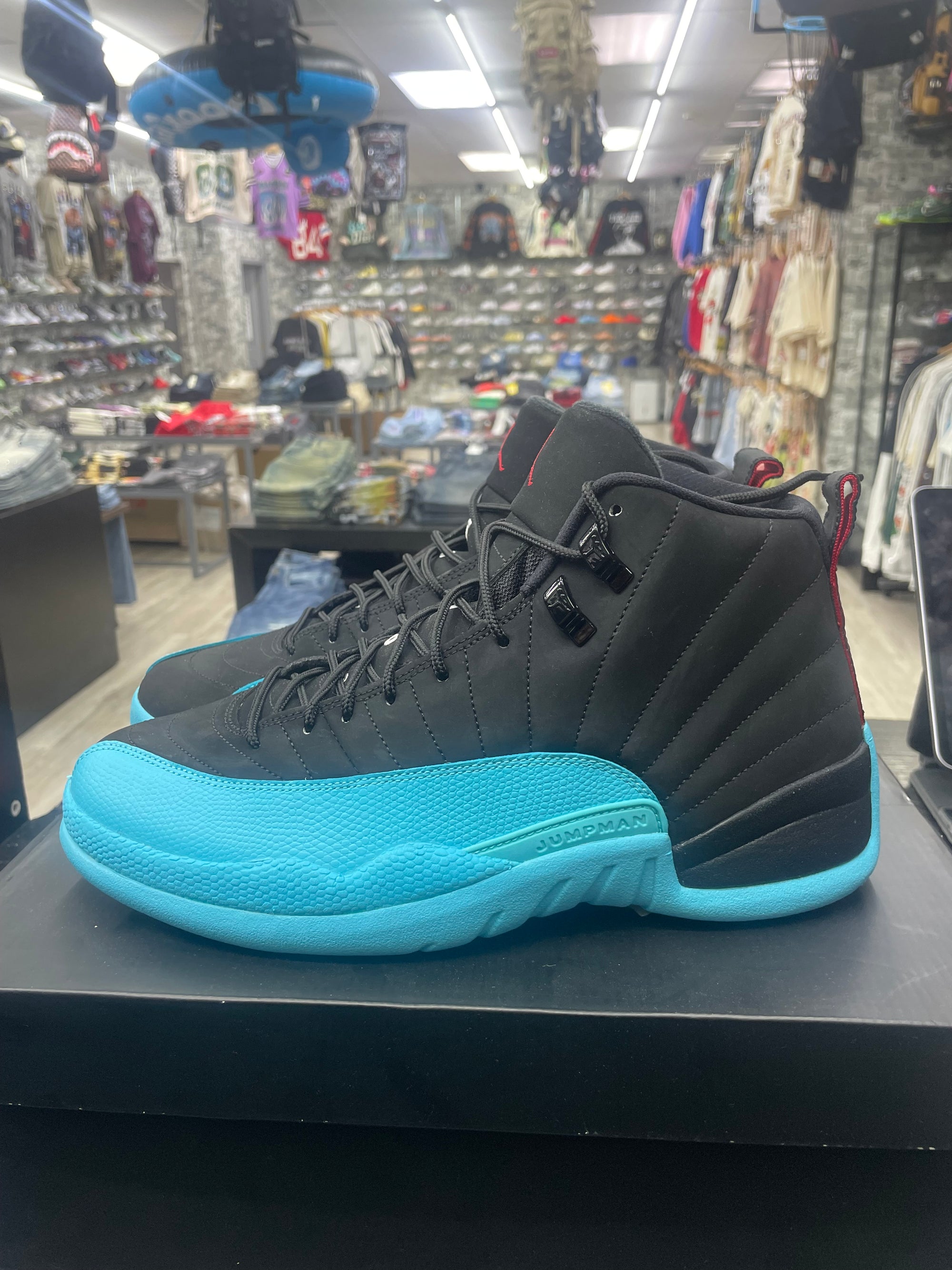 Air Jordan Retro 12 “Gamma Blue” *Size 9.5 Preowned* (130690-027)
