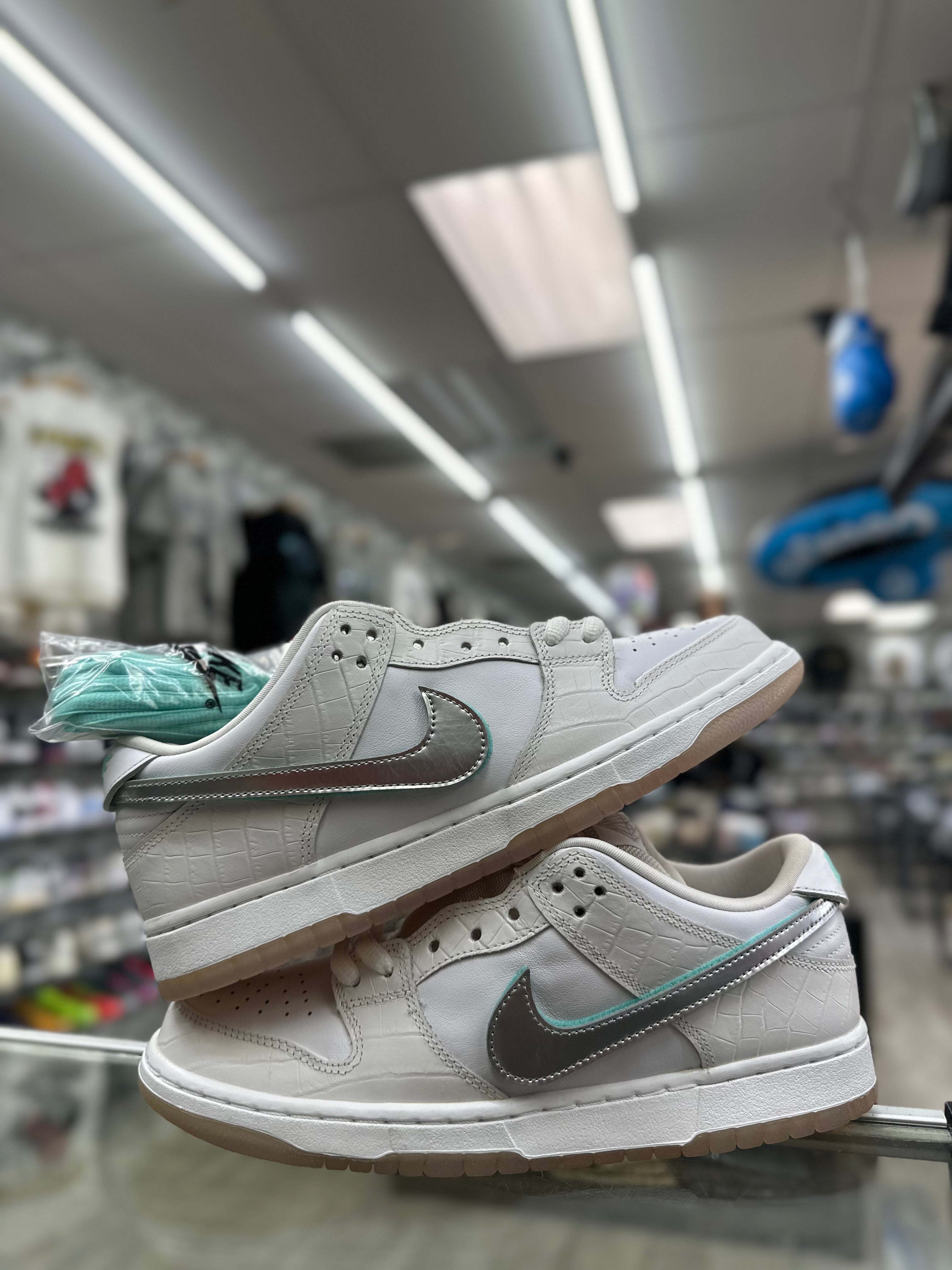 Nike  Dunk Low SB “Diamond Supply Co" White Diamond