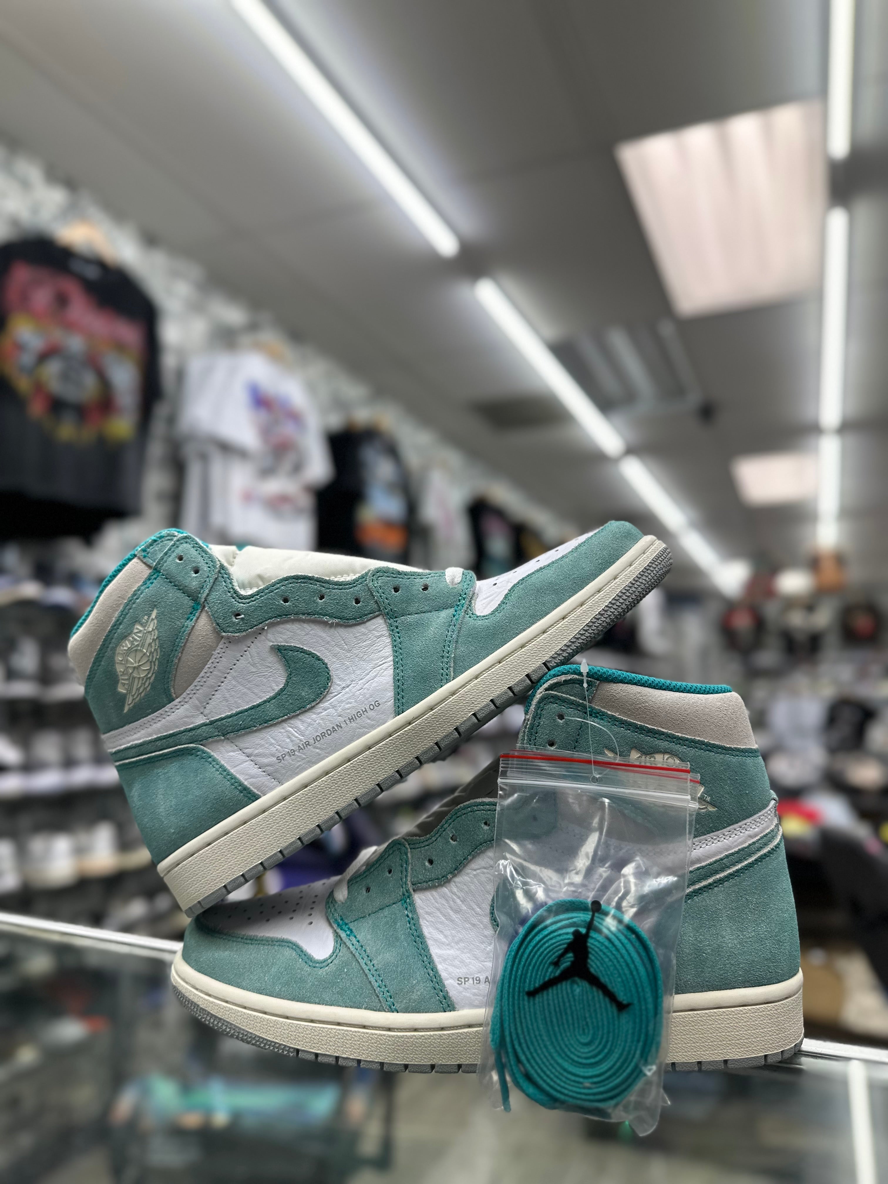 Air Jordan 1 “Turbo Green” (MEN) 555088-311