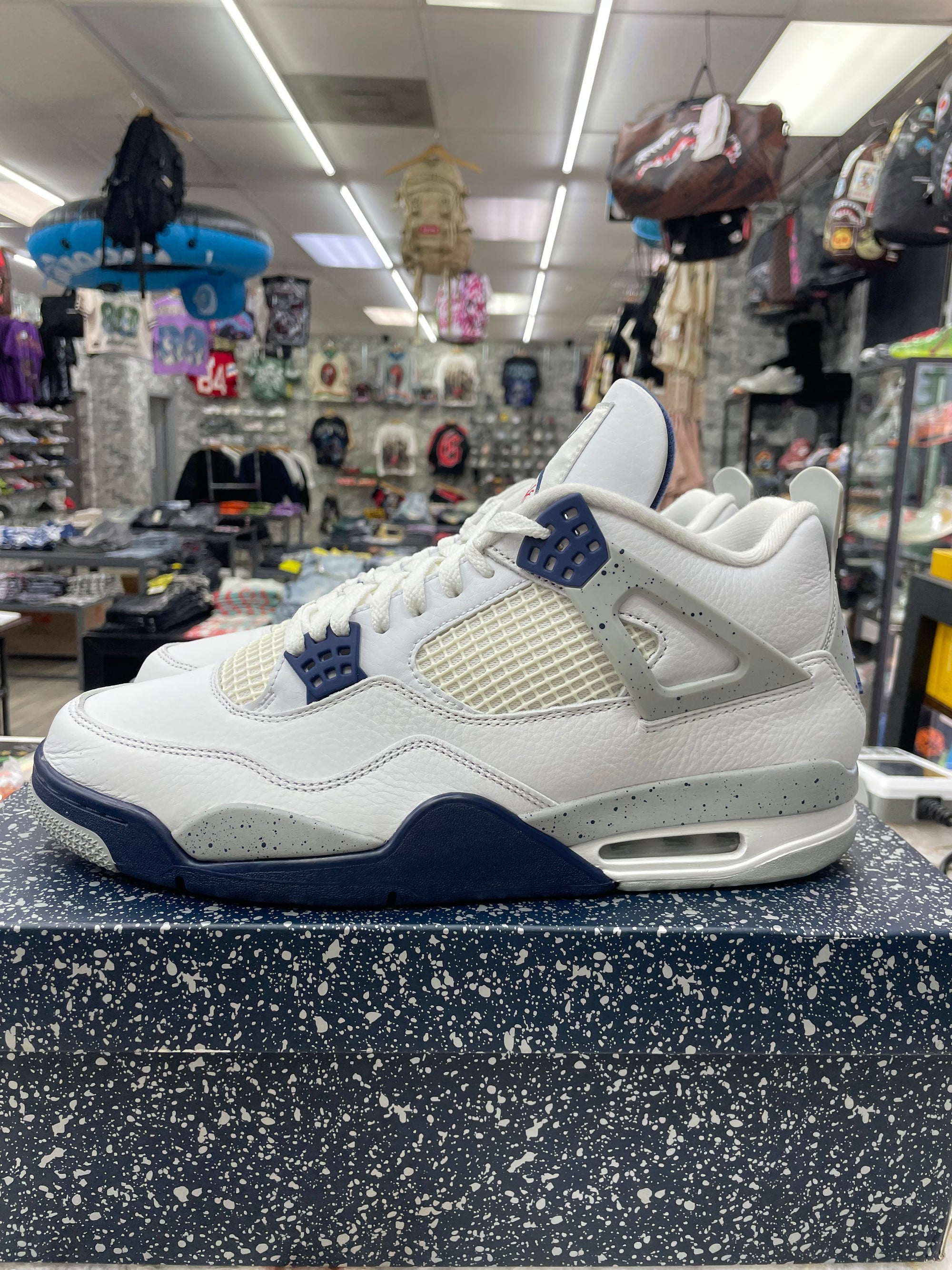 Air Jordan Retro 4 “Midnight Navy” *Size 12 Preowned* (DH6927-140)